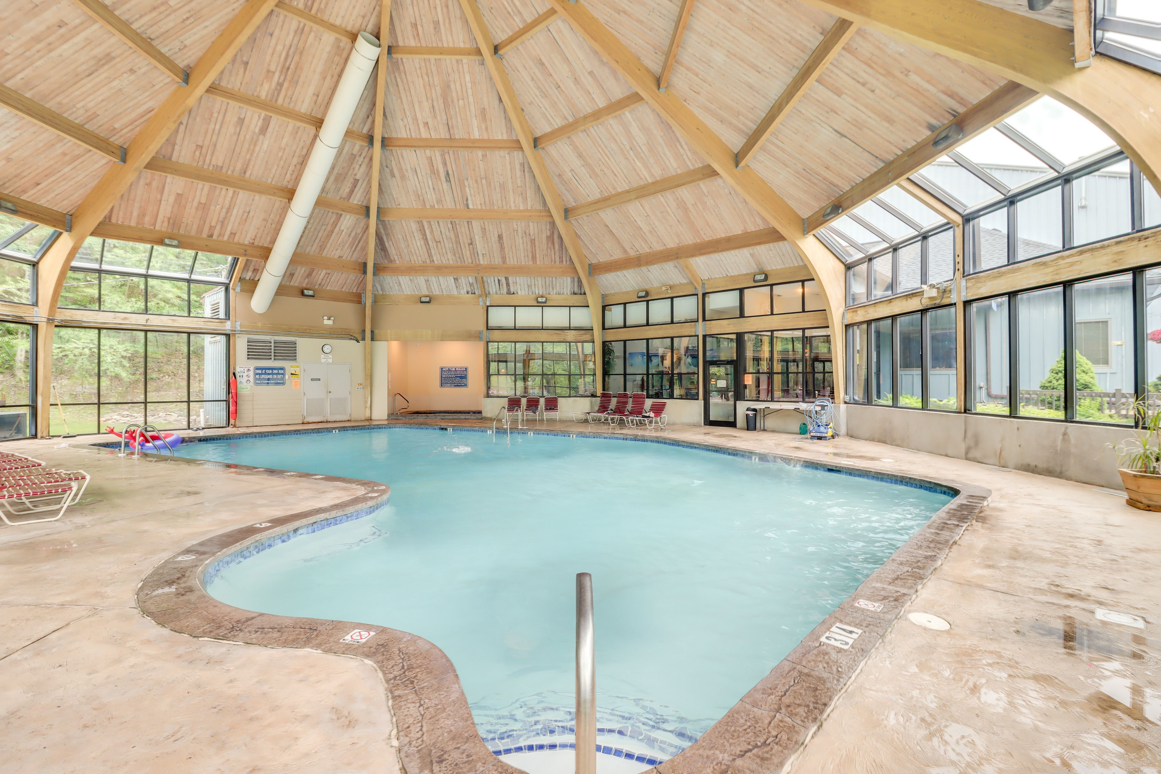 Community Pool & Hot Tub
