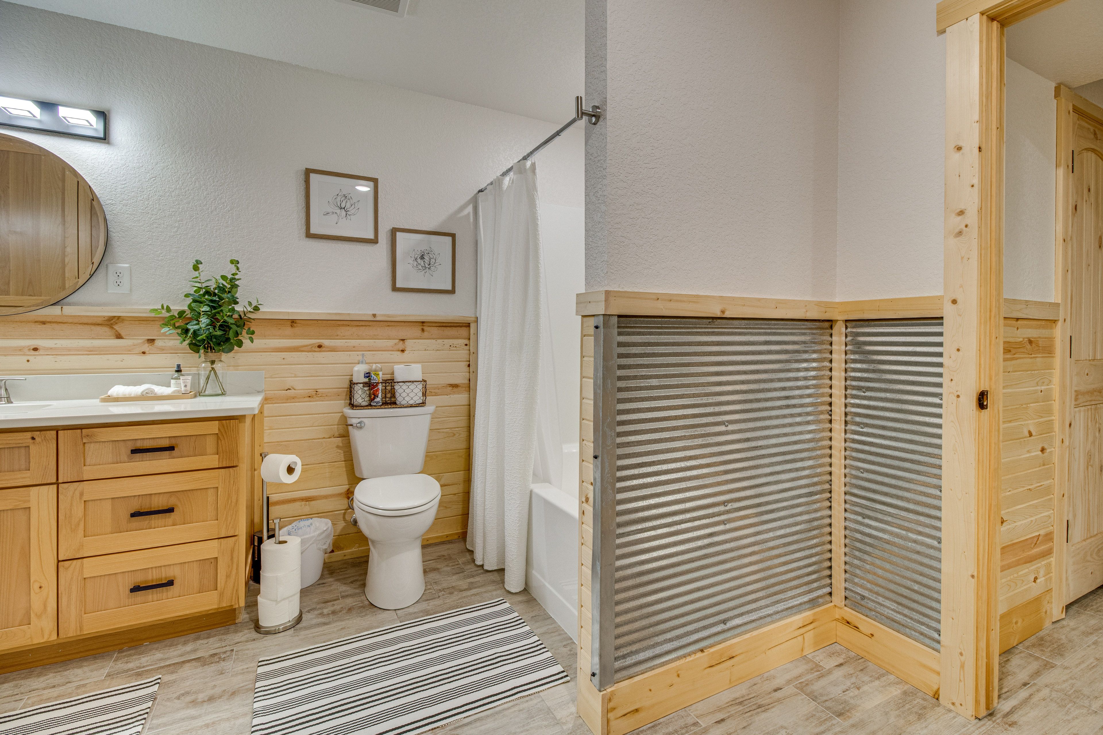 En-Suite Bathroom | Lower Floor