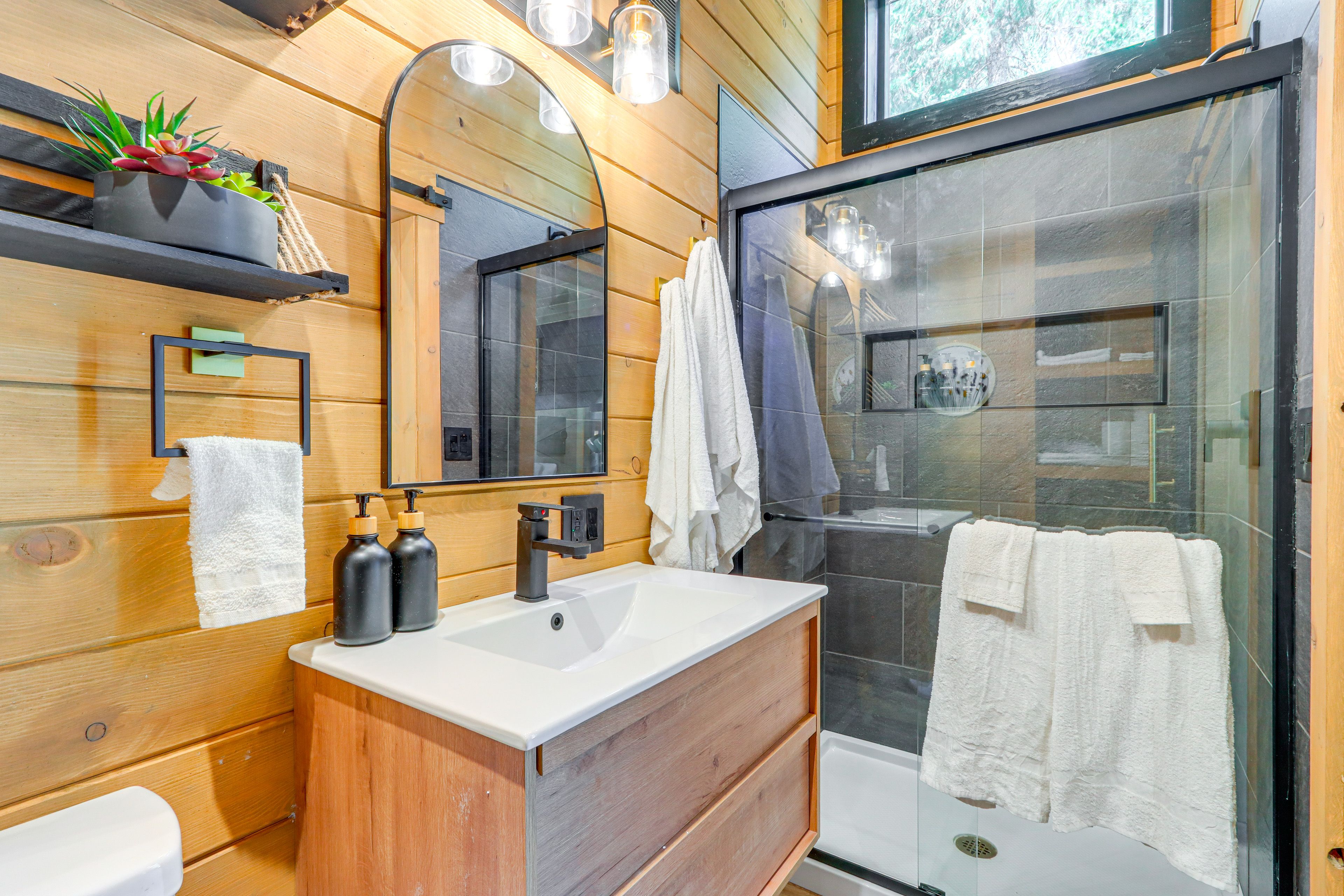 Bathroom | Towels Provided | Complimentary Toiletries