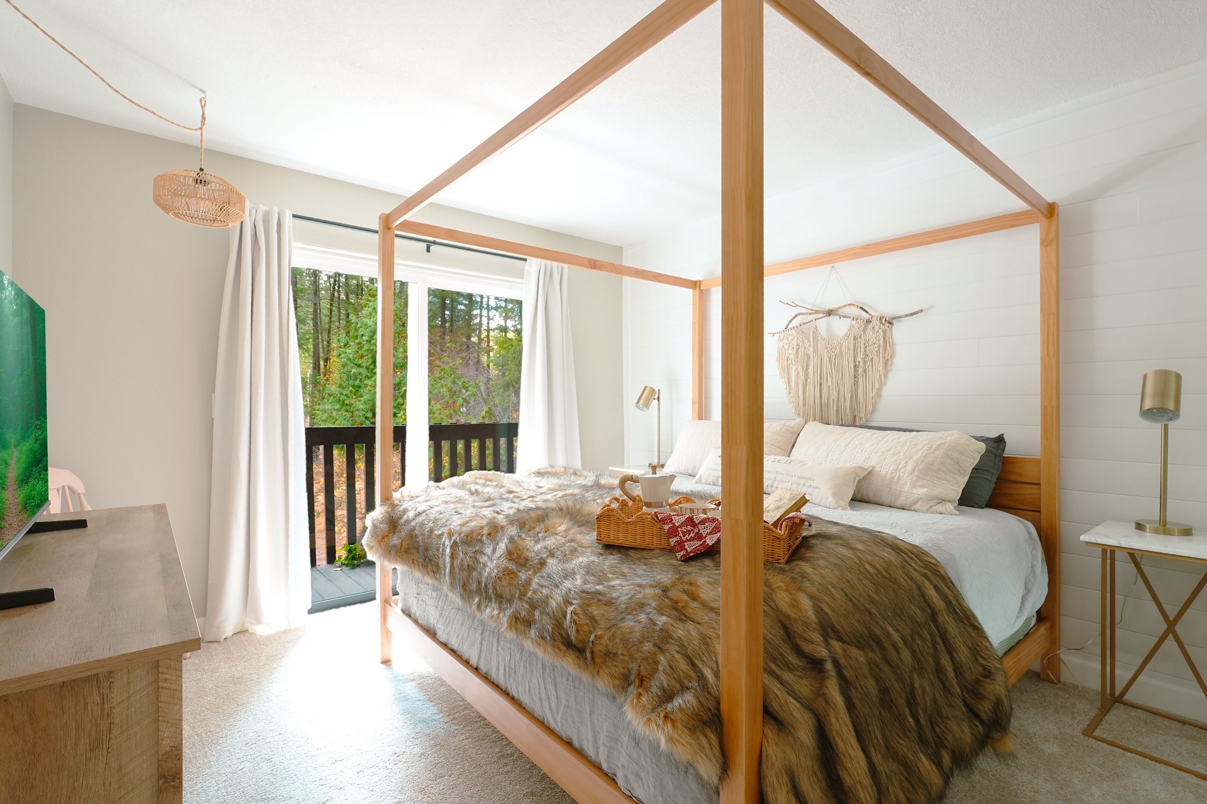 Bedroom 1 | King Bed | Linens Provided