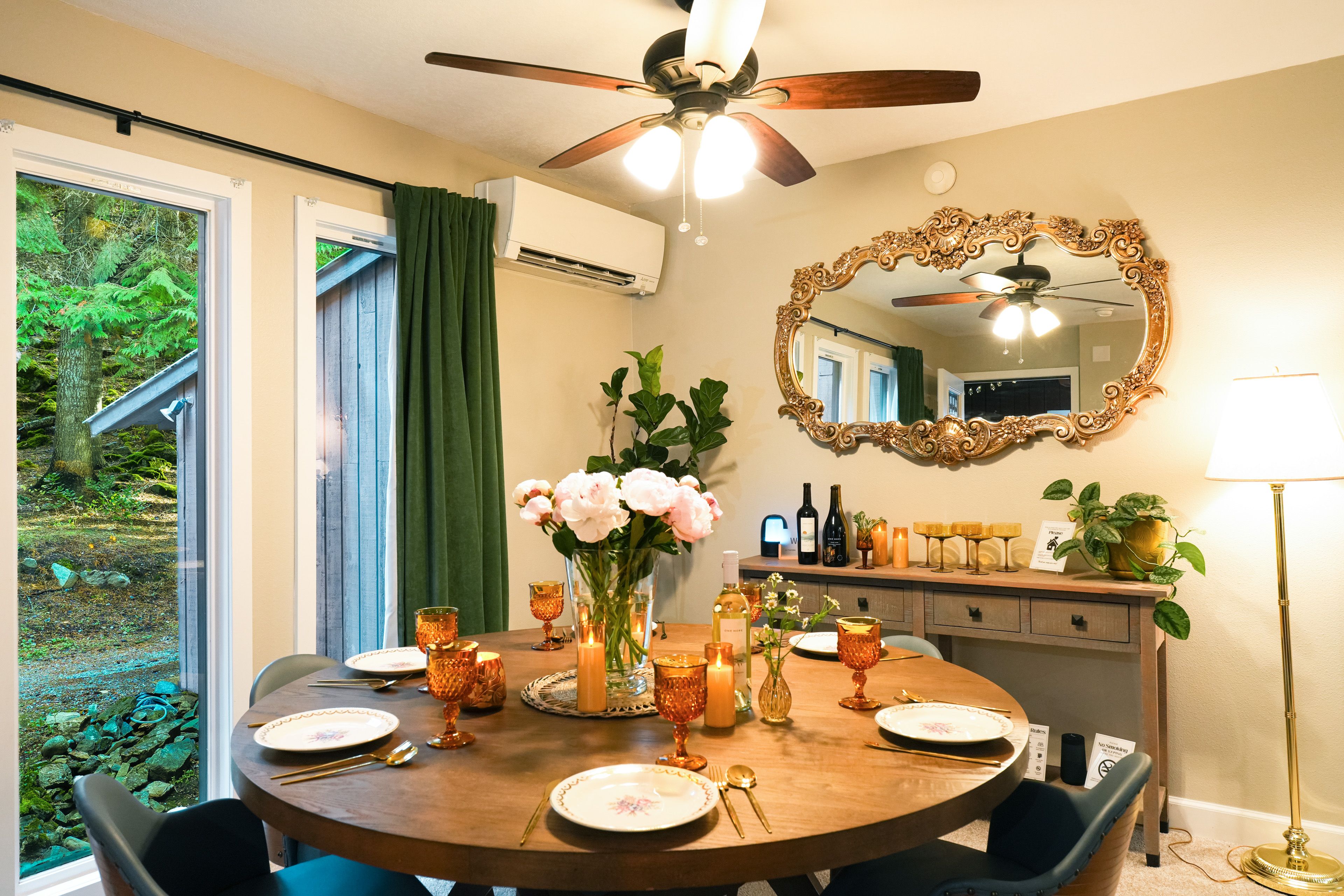 Dining Area | Dishware/Flatware Provided