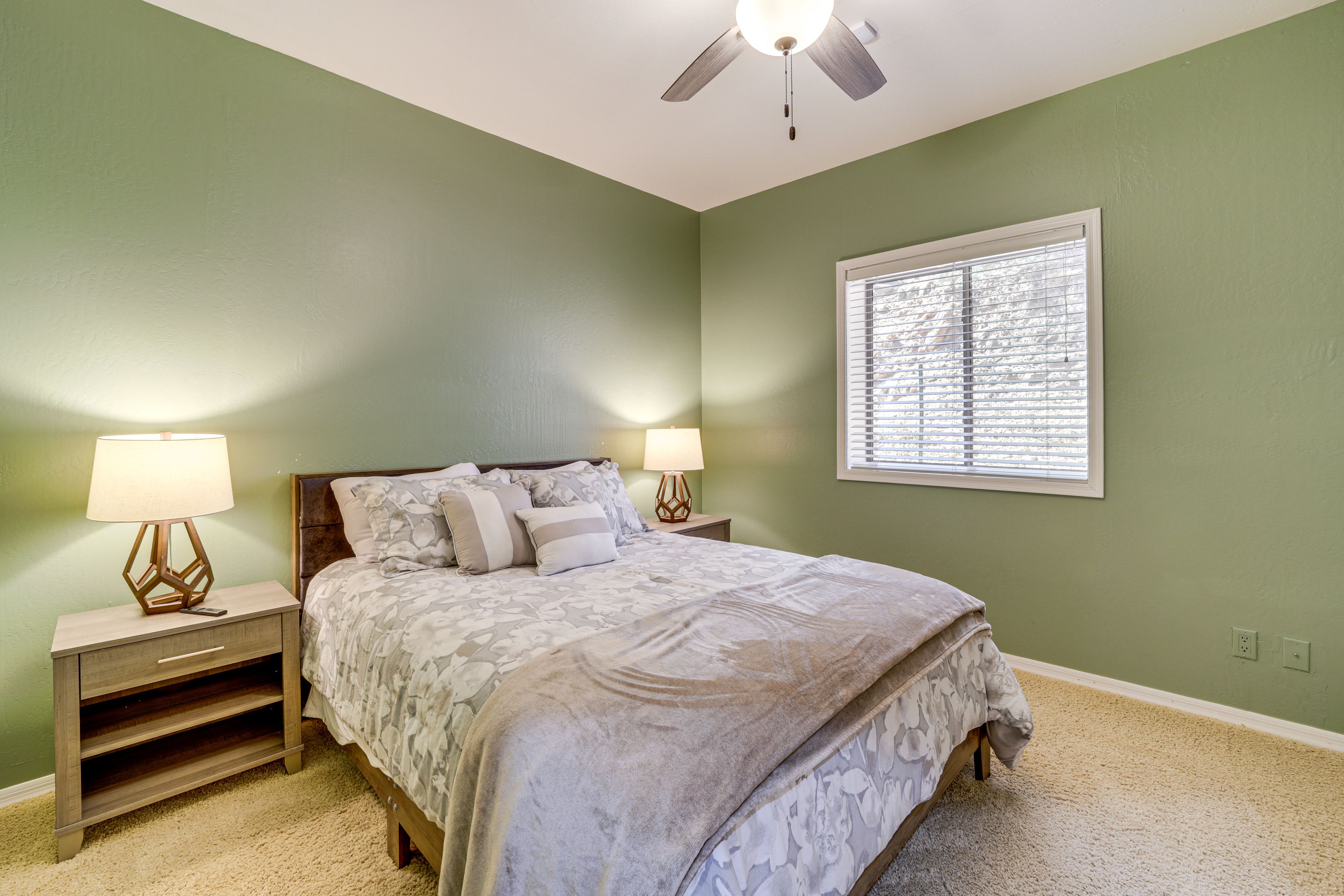 Bedroom 3 | Queen Bed