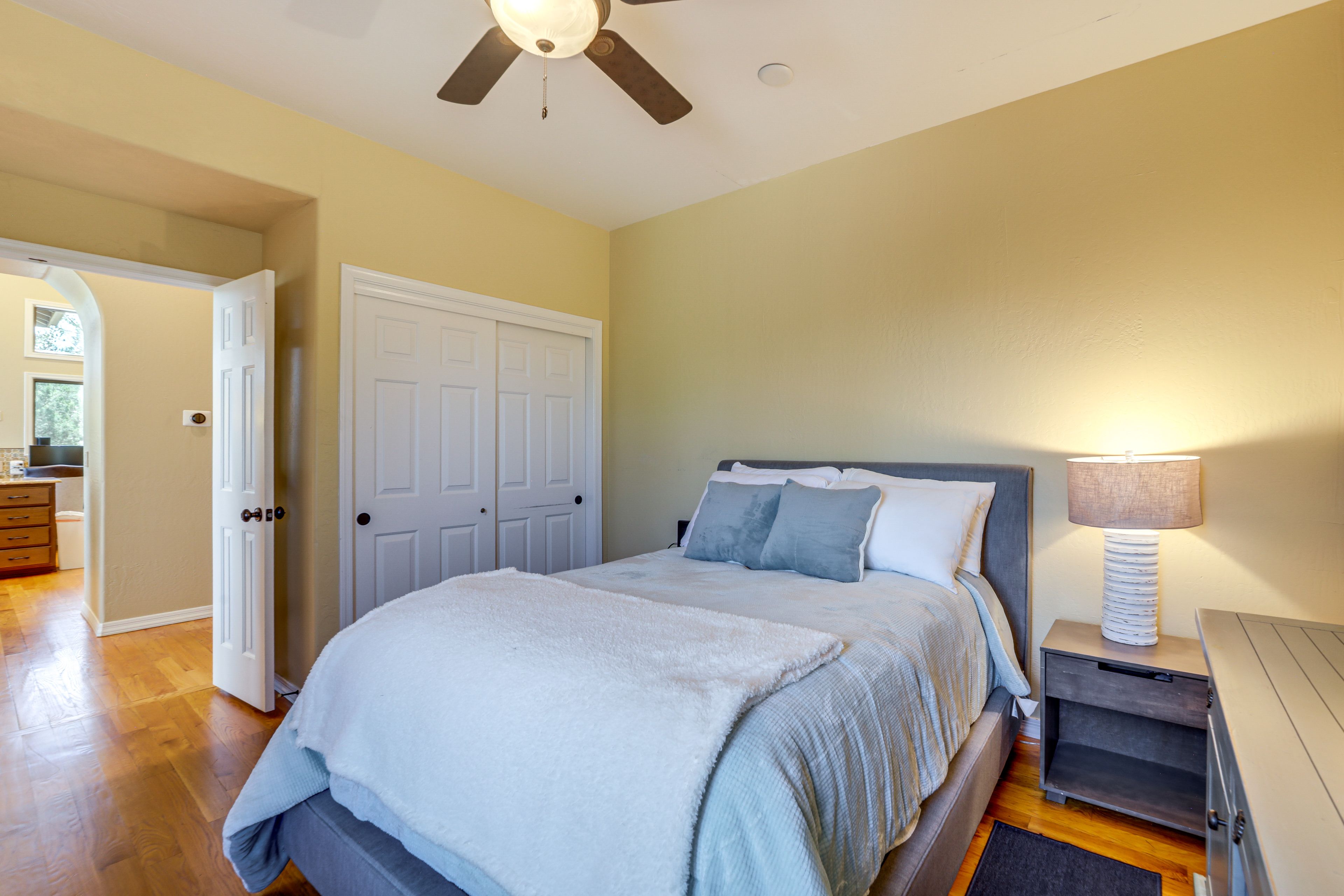 Bedroom 2 | Queen Bed