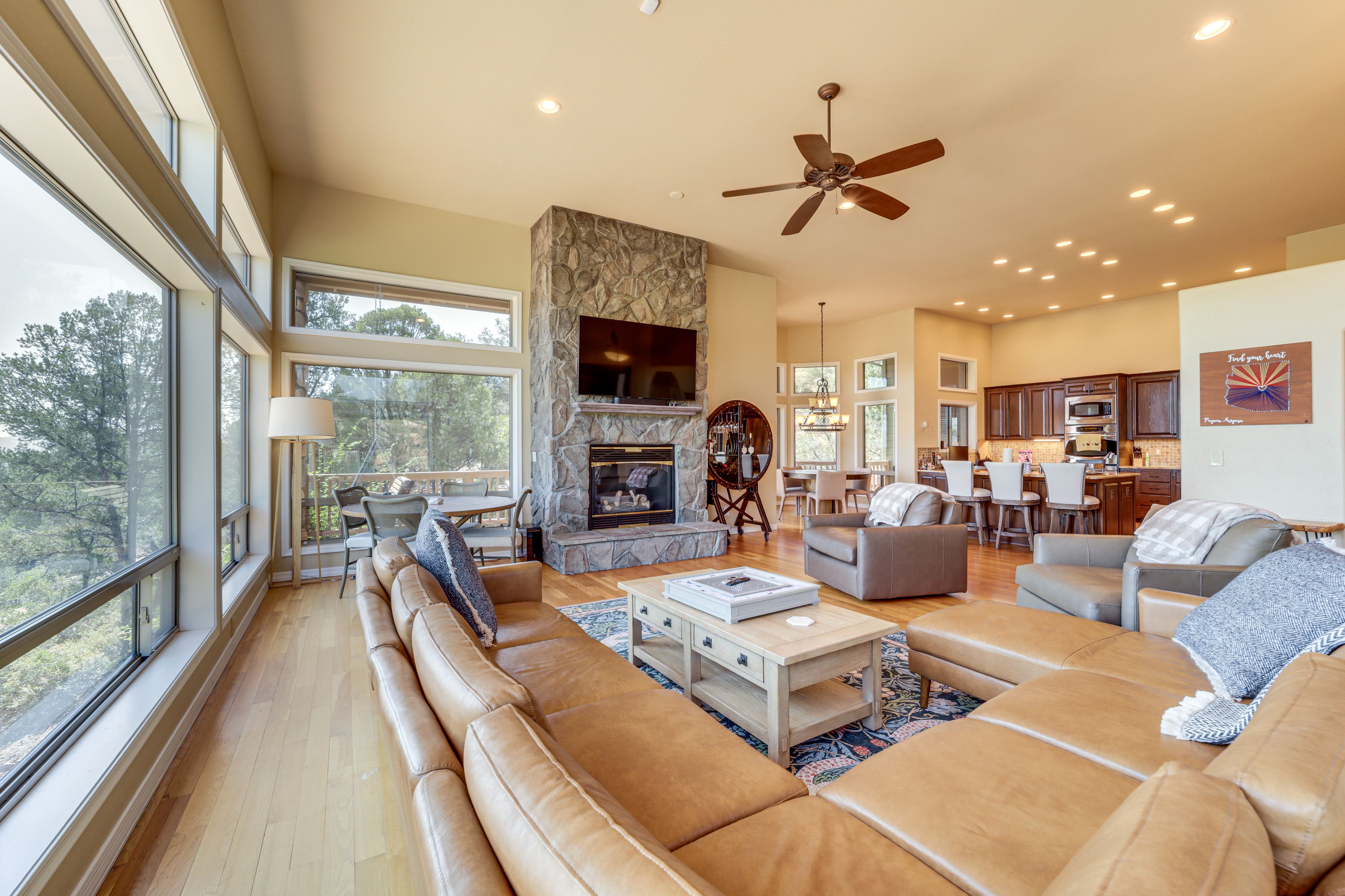 Living Room | Free WiFi | Smart TV