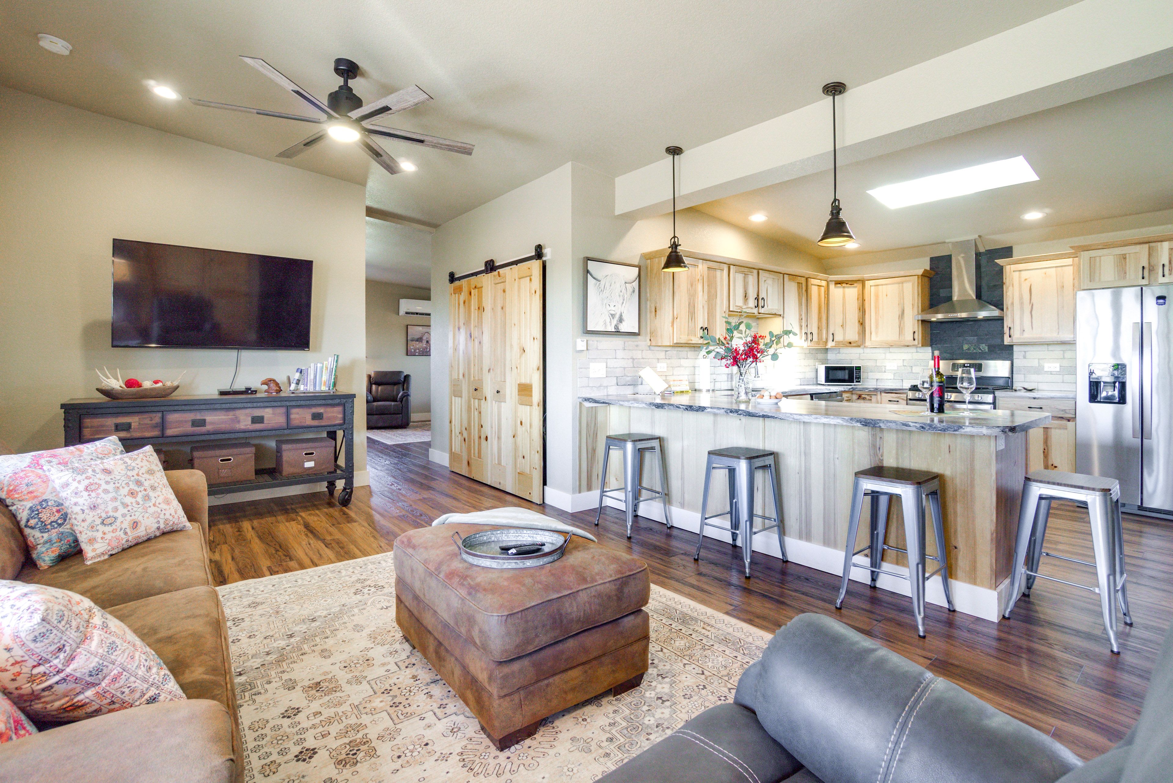 Interior | Single-Story Property | Central A/C & Heating | Free WiFi