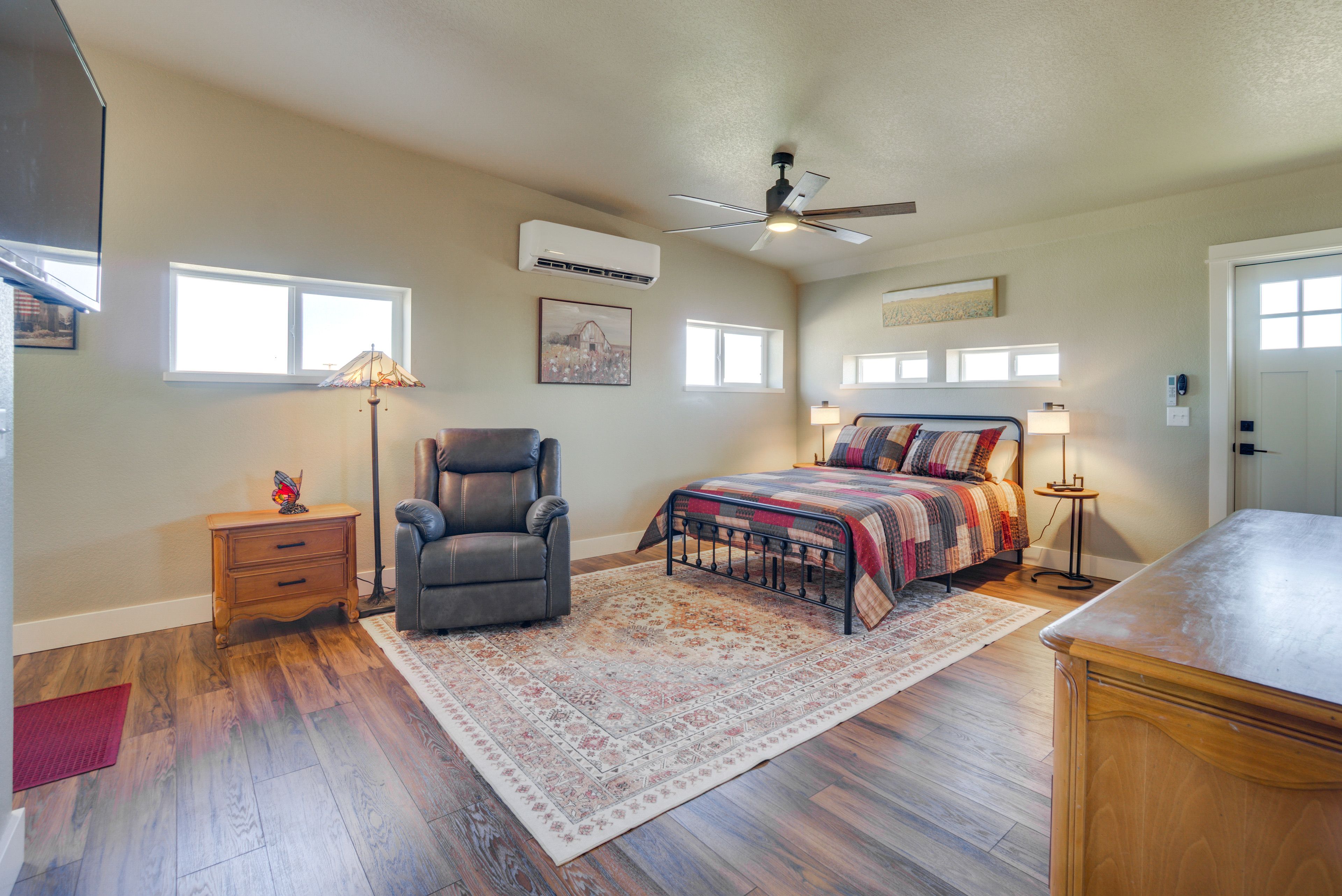 Bedroom | 1 Queen Bed | 1 Twin Rollaway Bed