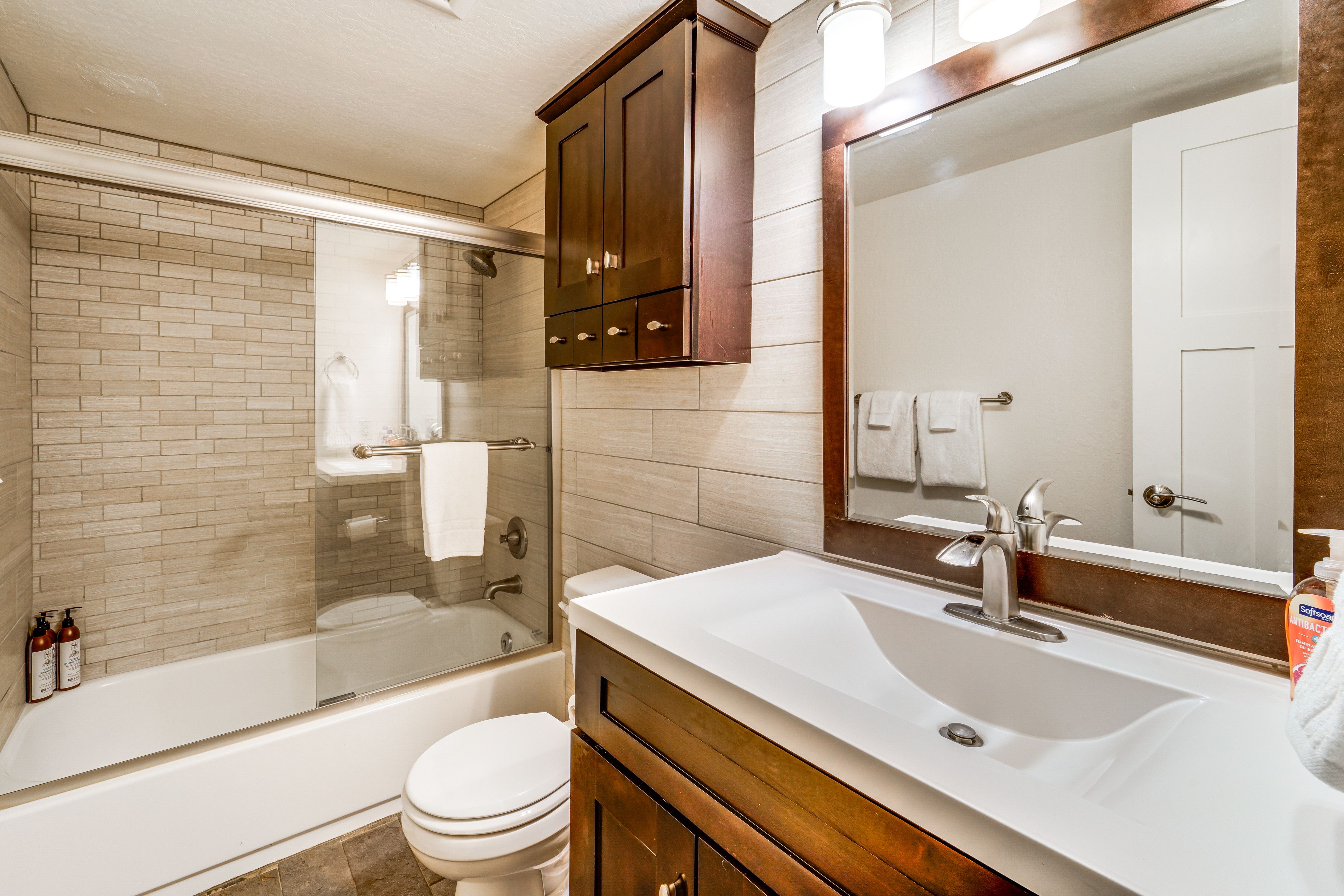 Full Bathroom | 1st Floor