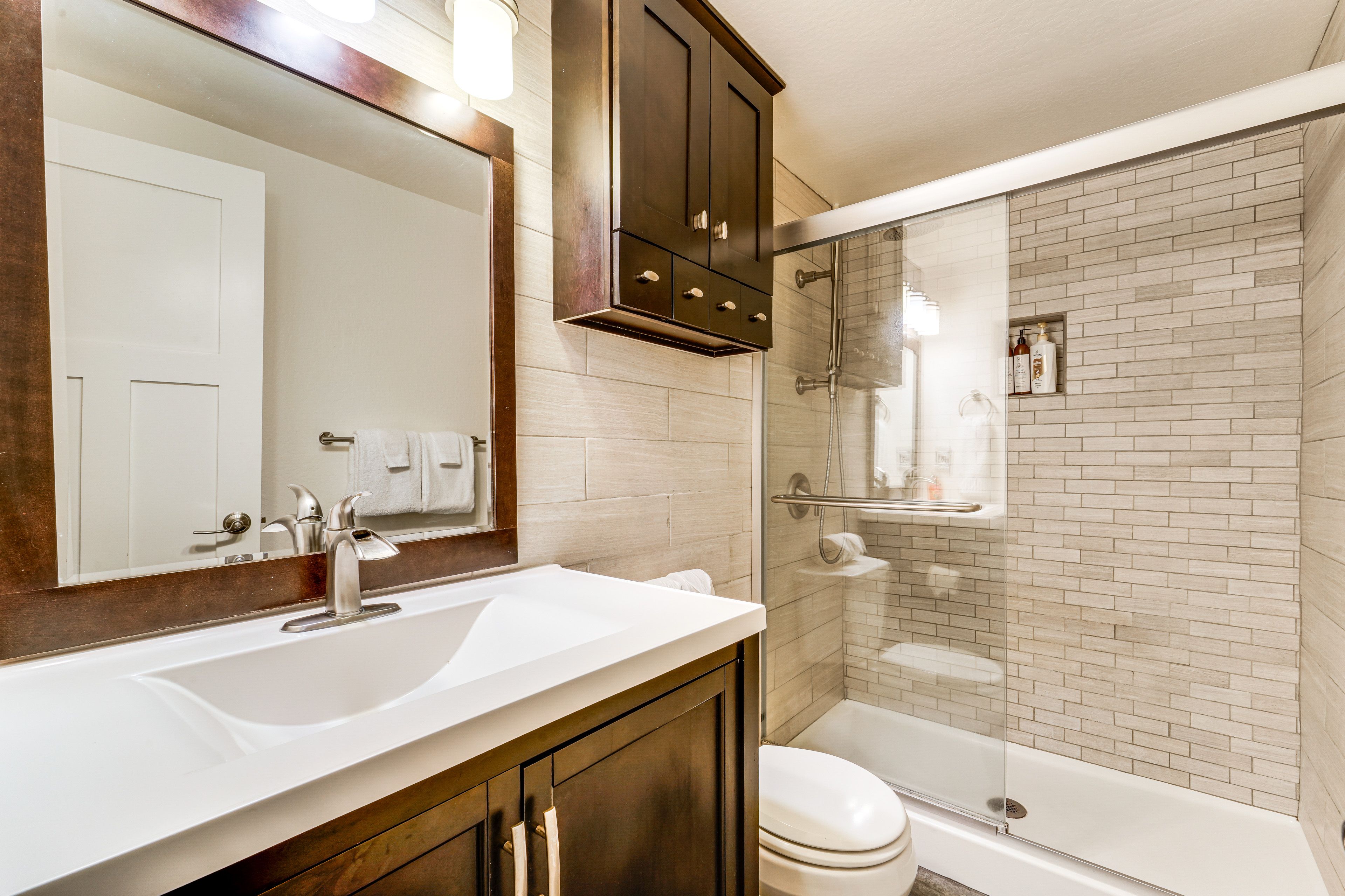 Full Bathroom | 2nd Floor