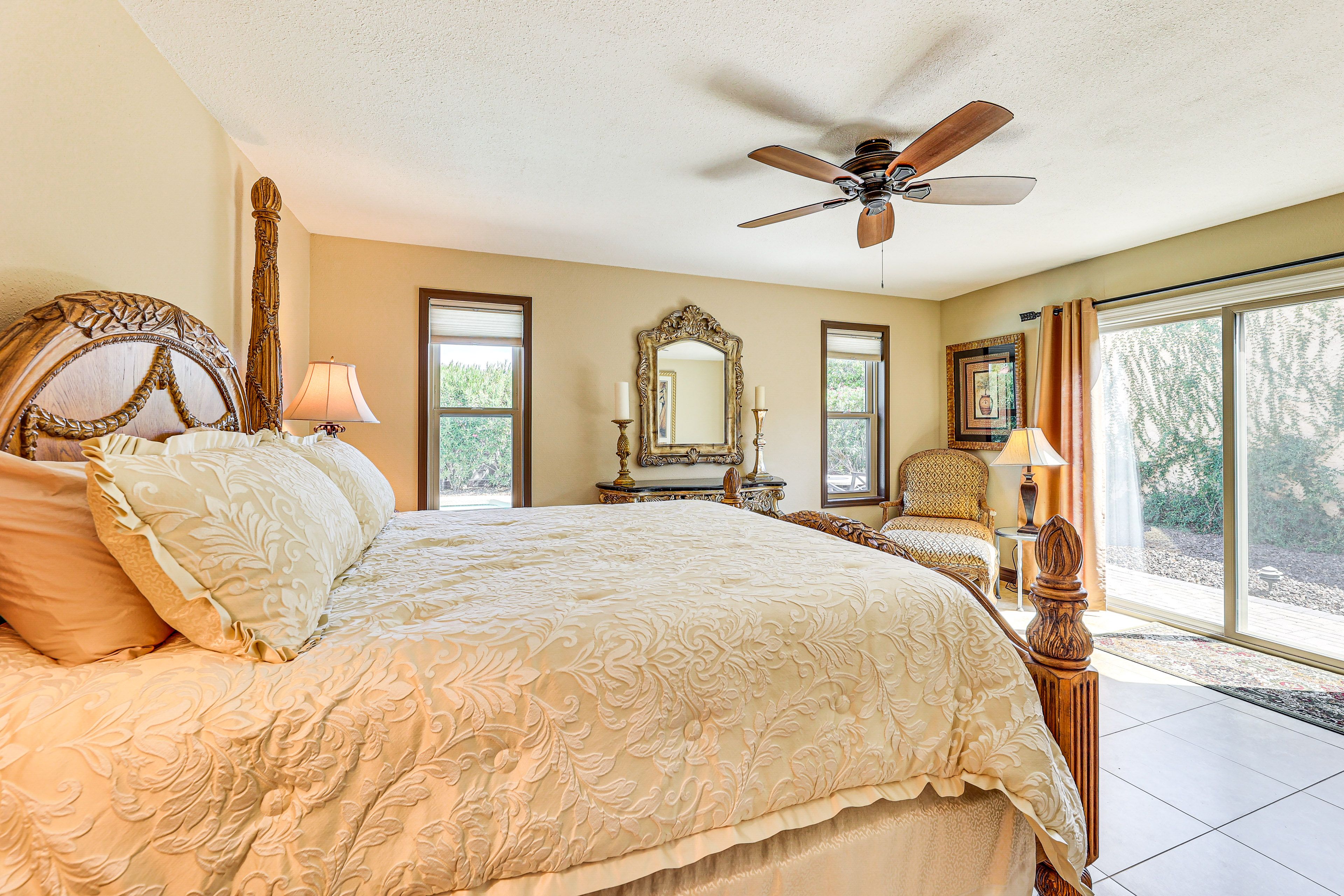 Bedroom 1 | King Bed