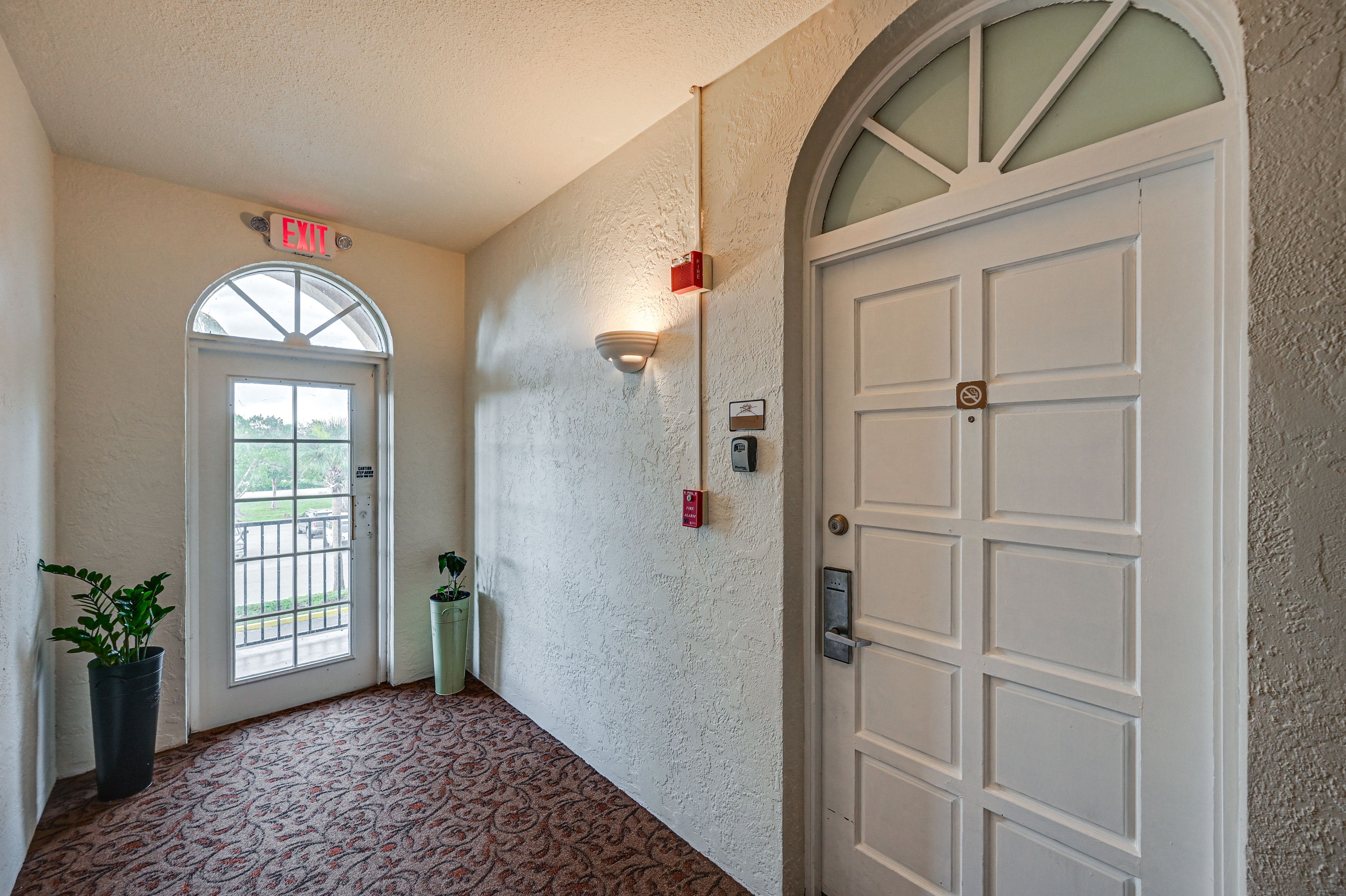 Unit Exterior | Parking | Community Parking Lot (1 Vehicle)
