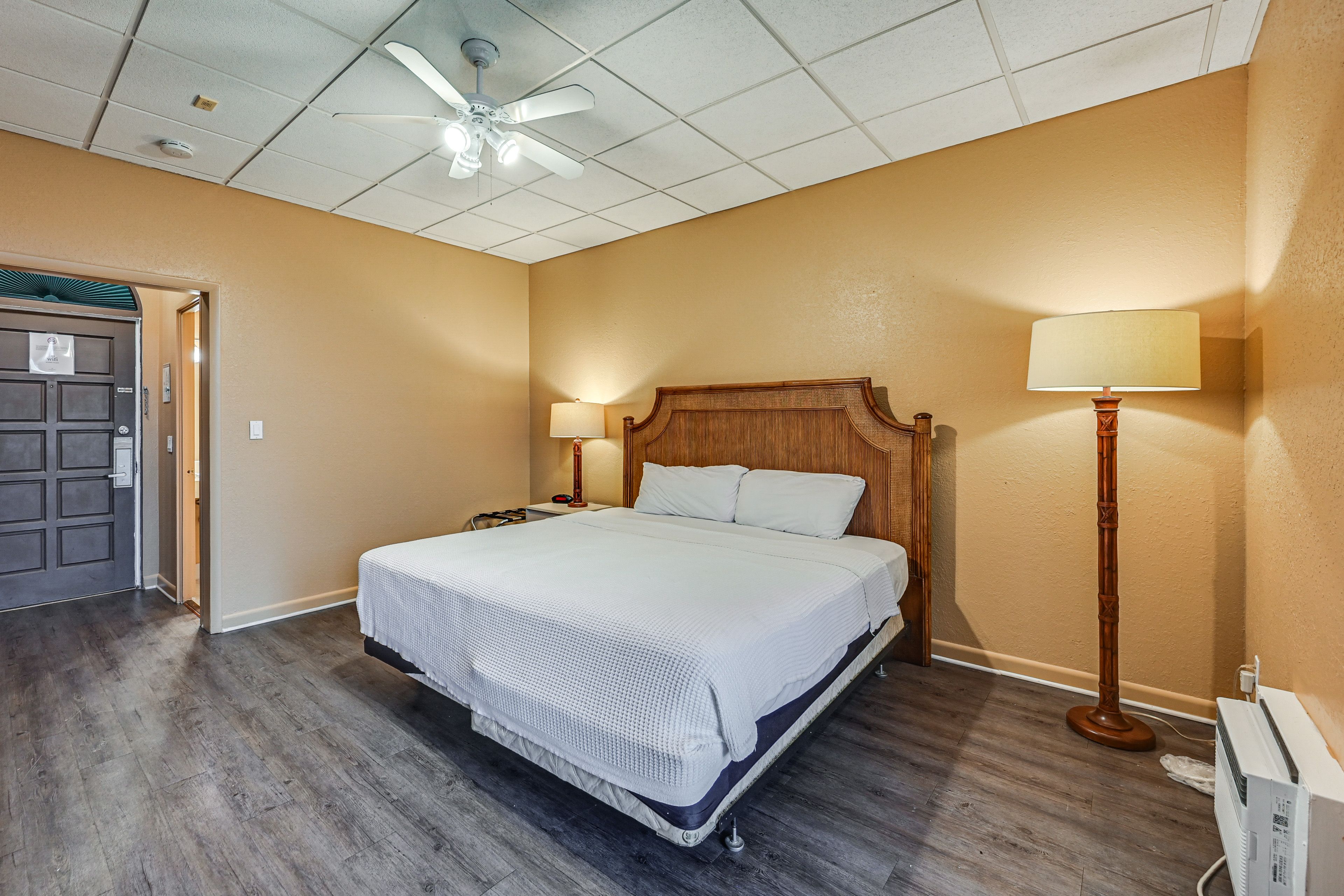 Studio | Queen Bed | Free WiFi | Window A/C Unit | Central Heat