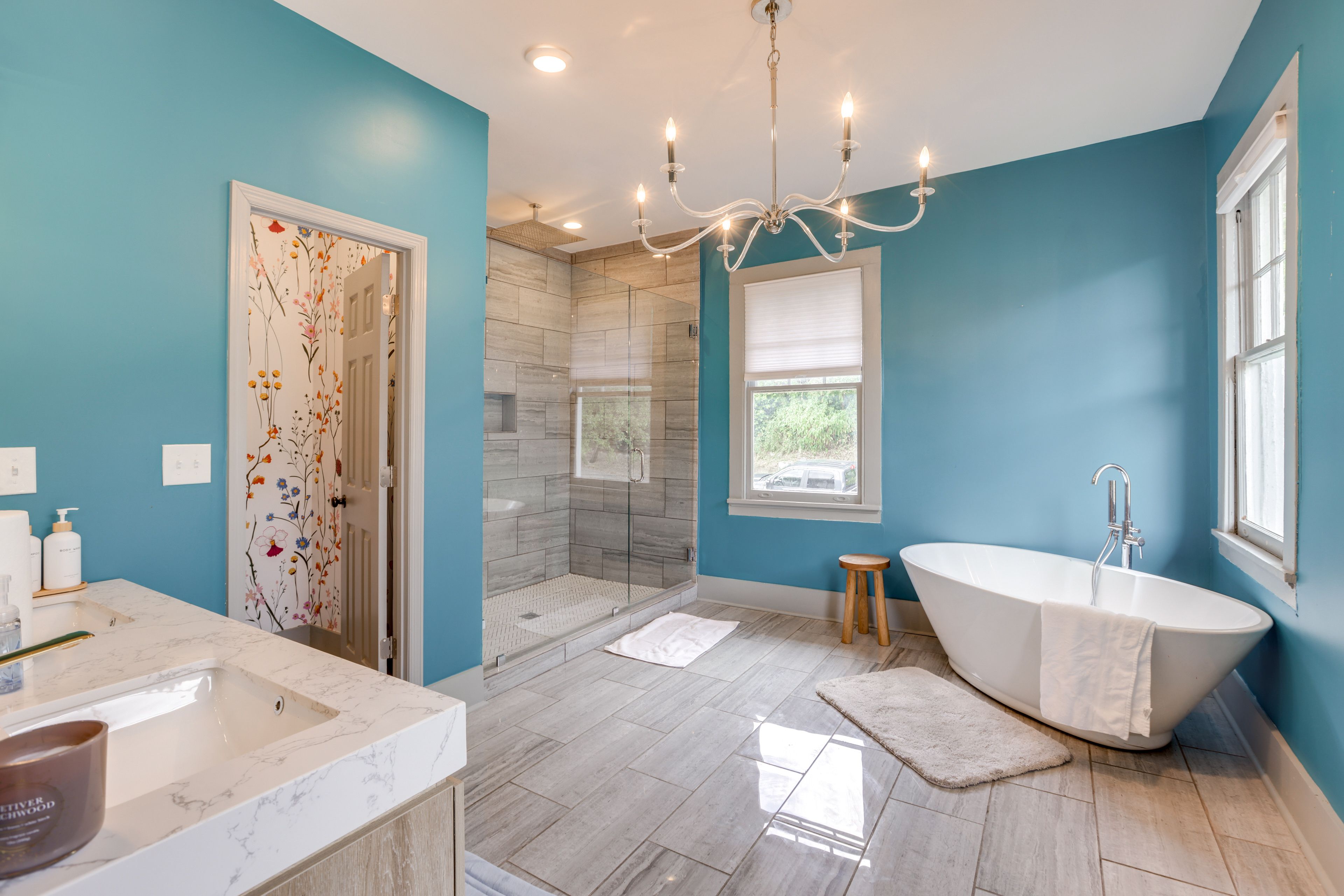 Full Bathroom | 2nd Floor | Complimentary Toiletries