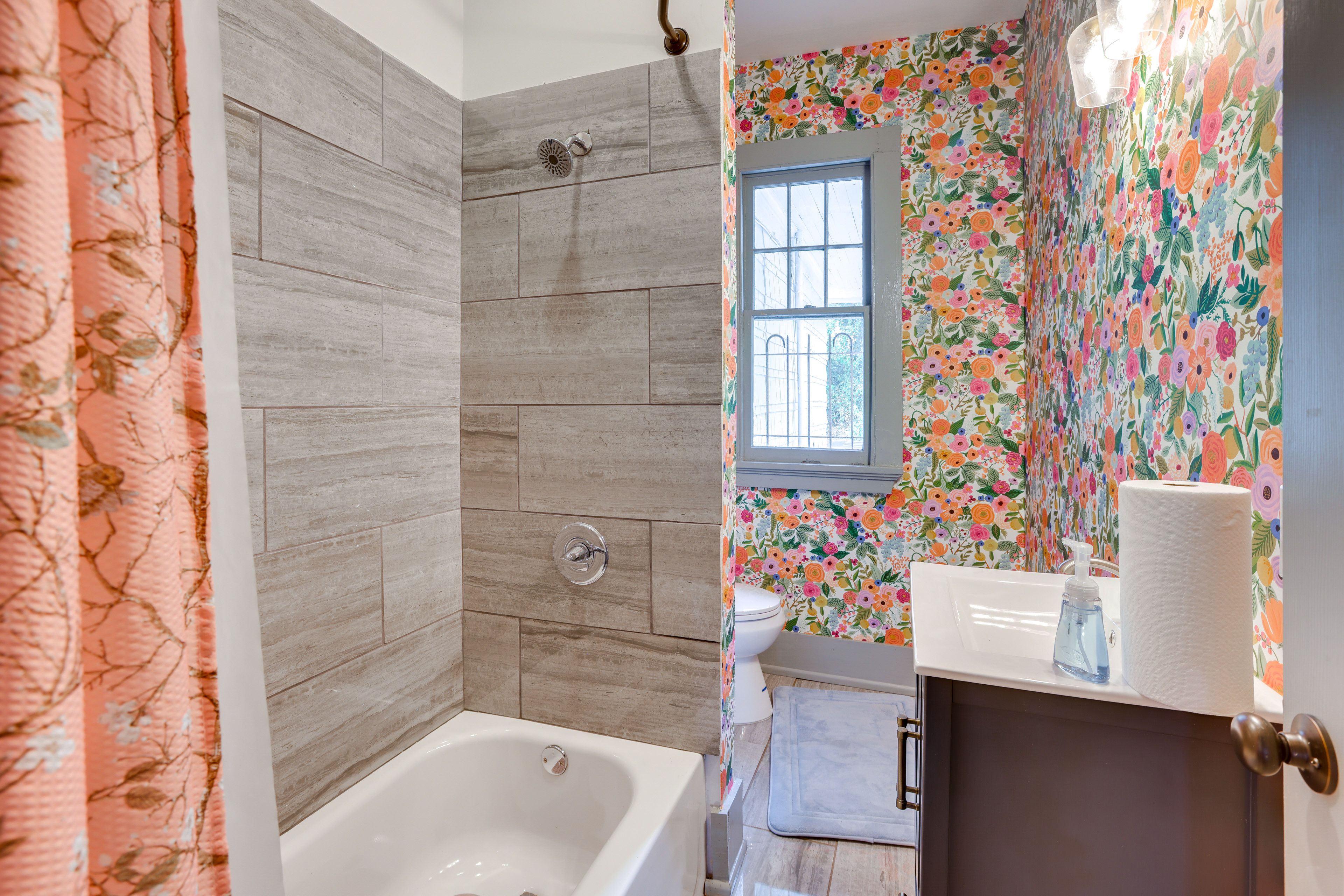 Full Bathroom | 2nd Floor