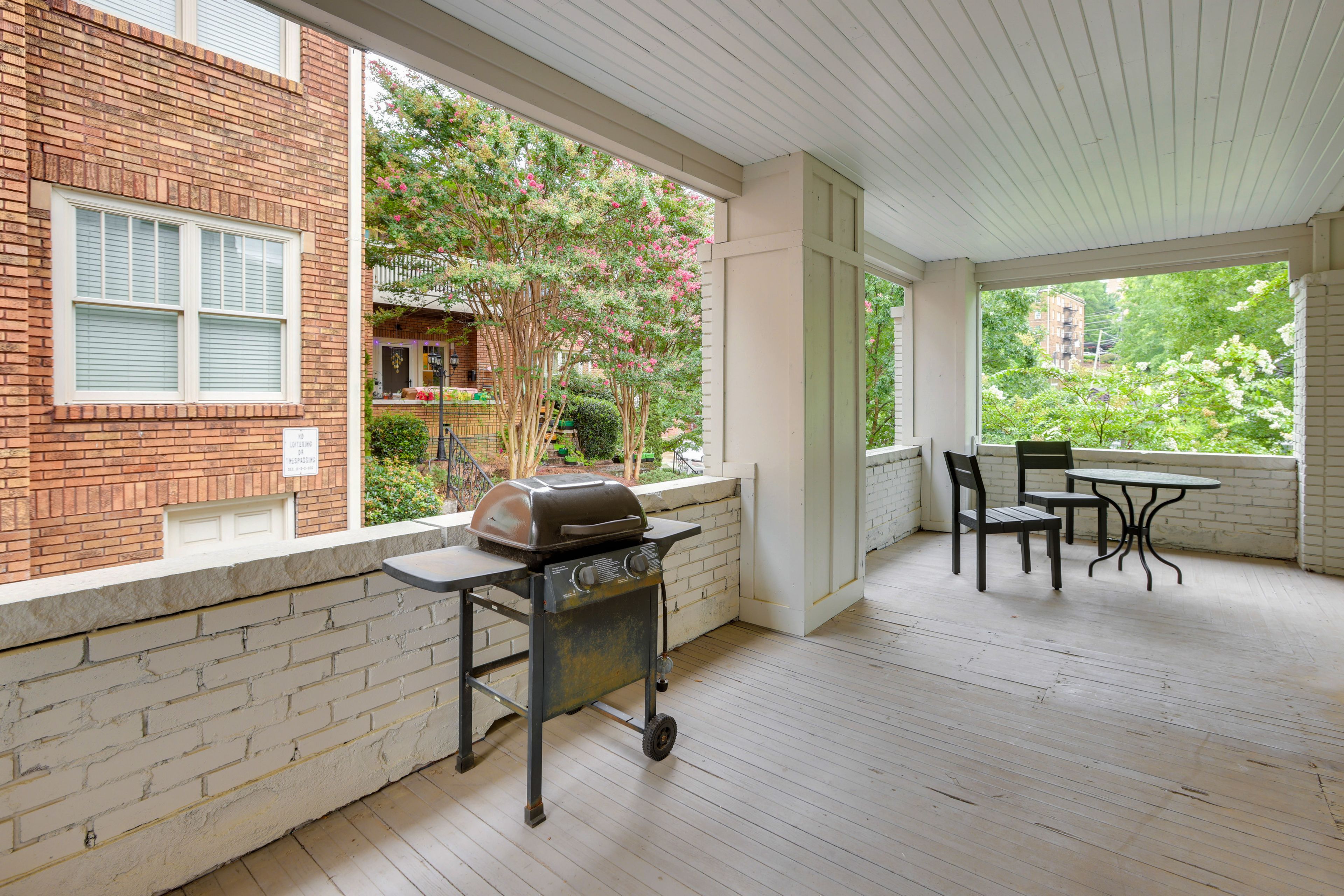 Covered Porch w/ Dining Table | Gas Grill | Spacious Yard