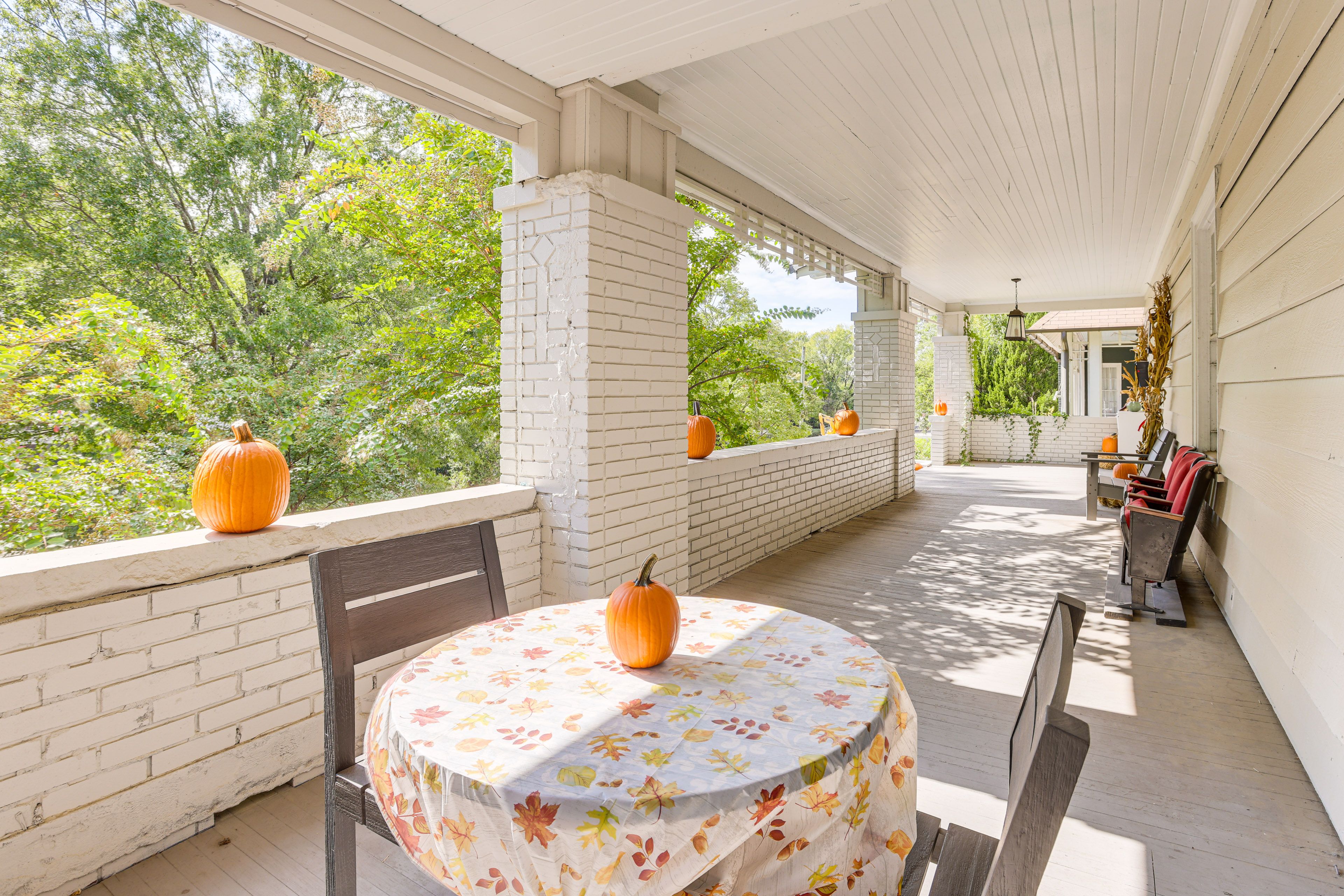 Covered Porch w/ Dining Table | Gas Grill | Spacious Yard