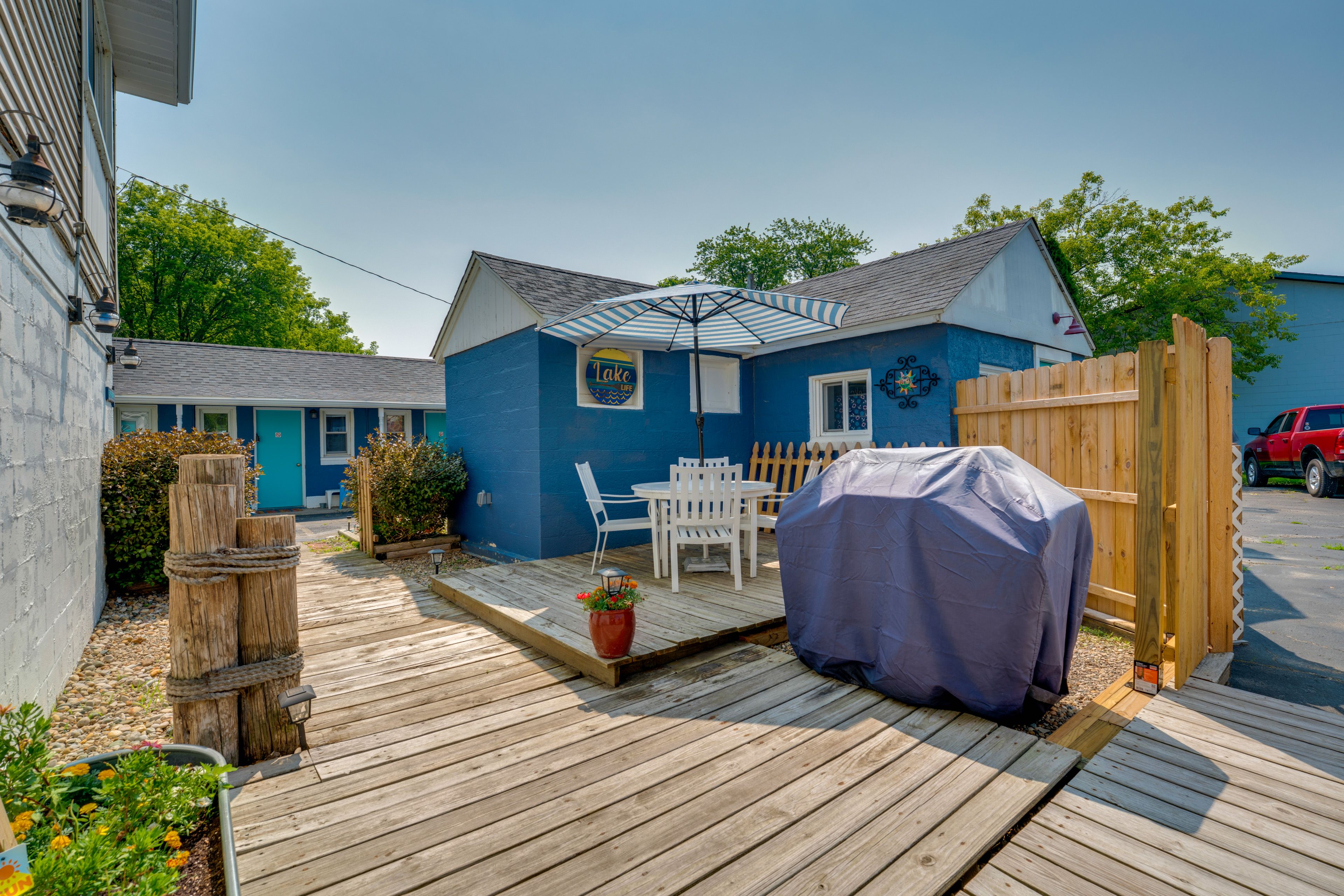 Deck | Outdoor Dining Set | Gas Grill