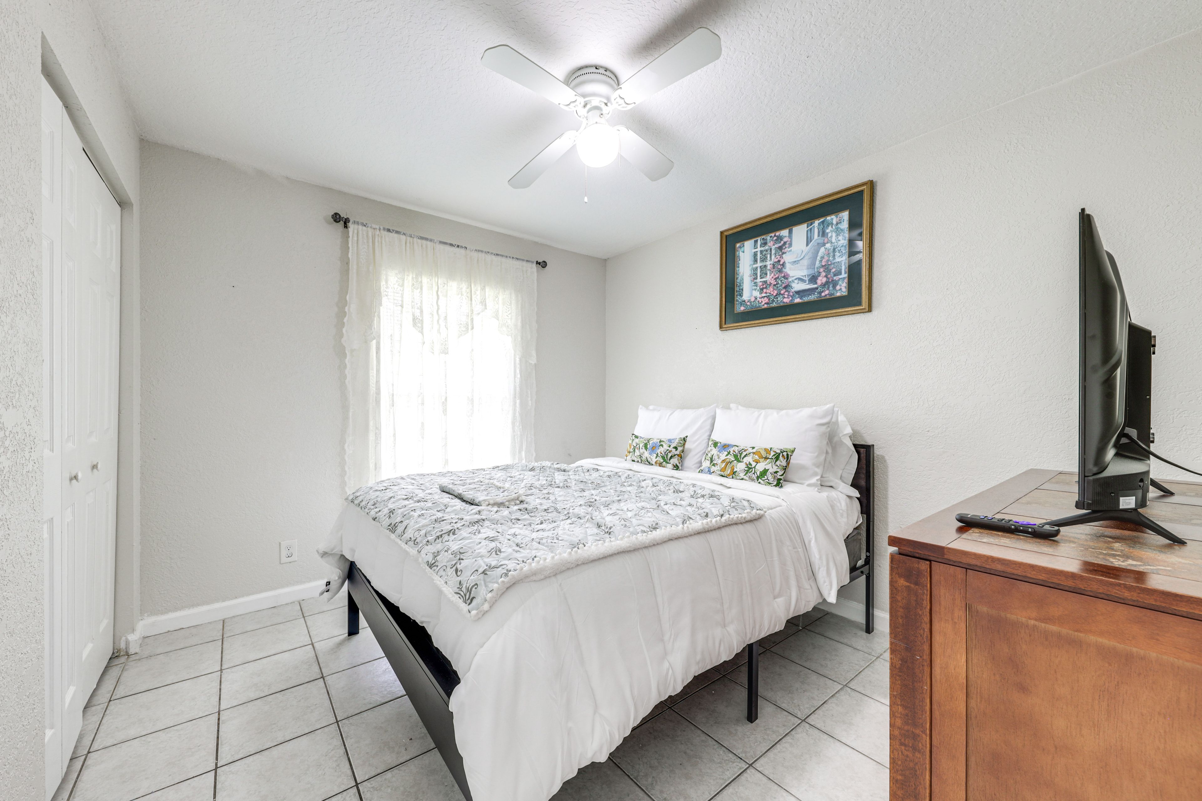 Bedroom 3 | Queen Bed | Smart TV
