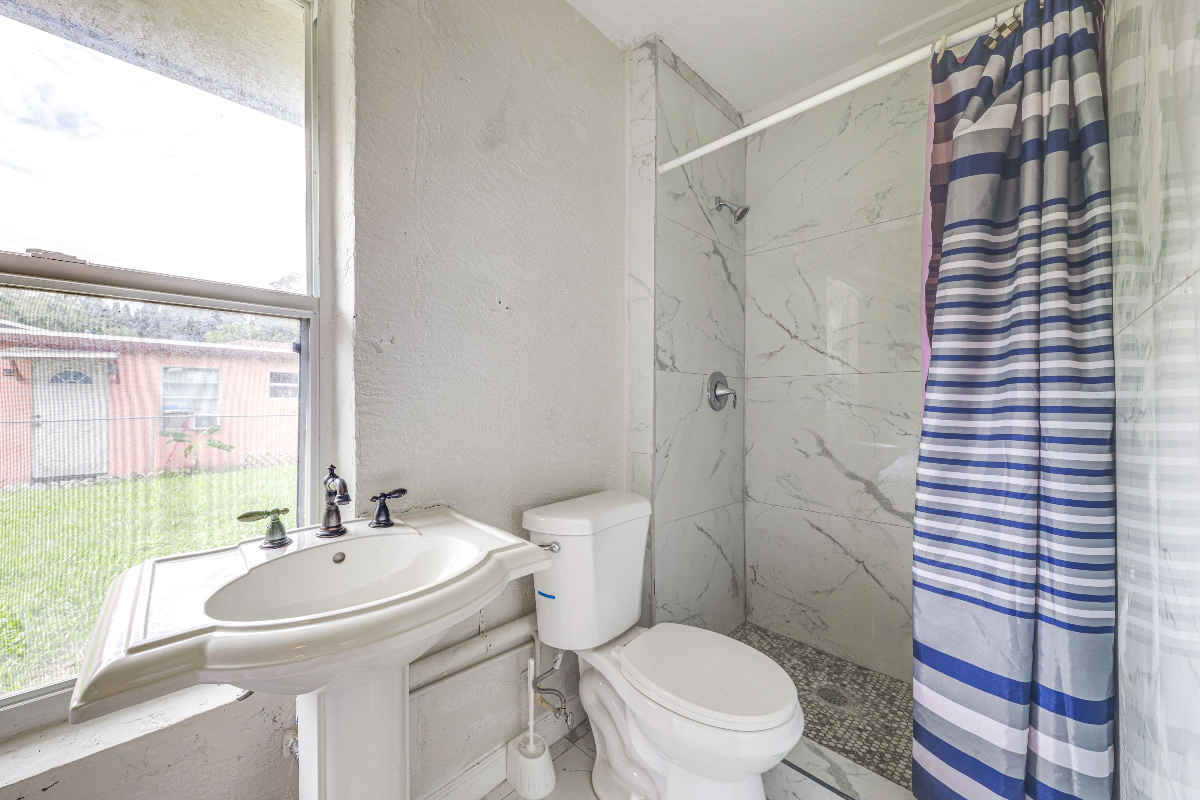 Full Bathroom | Complimentary Toiletries