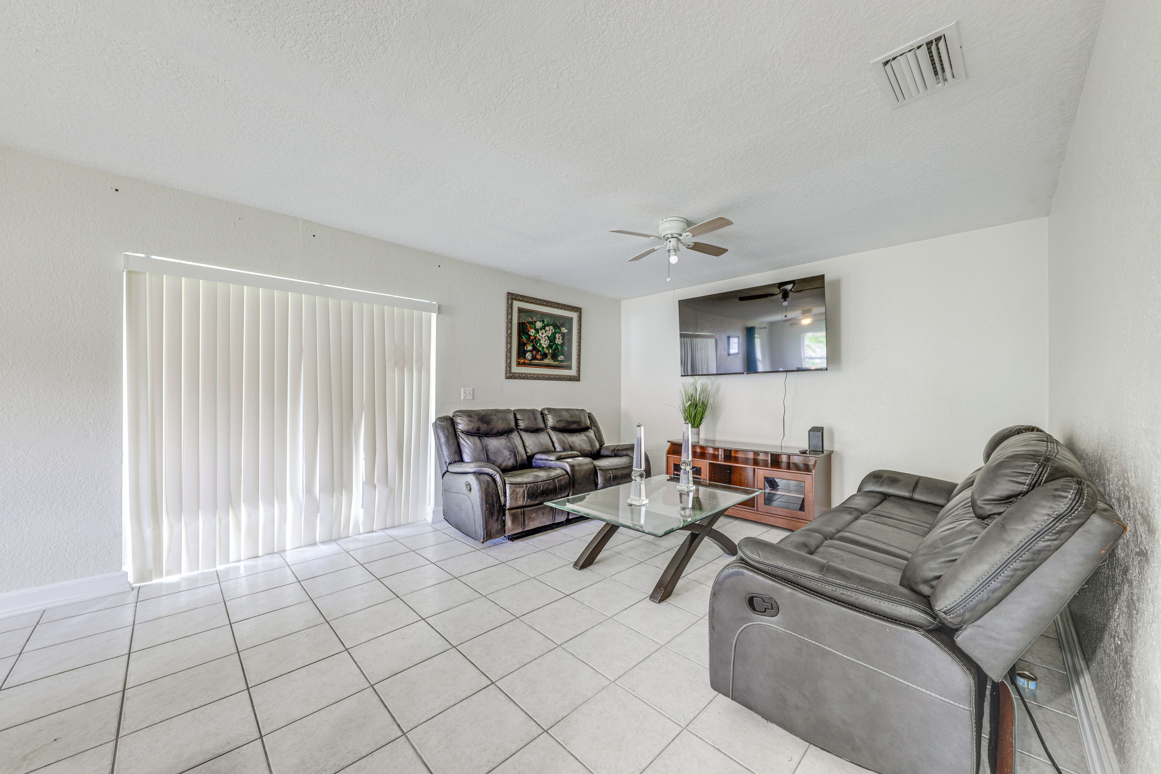 Living Room | Smart TV