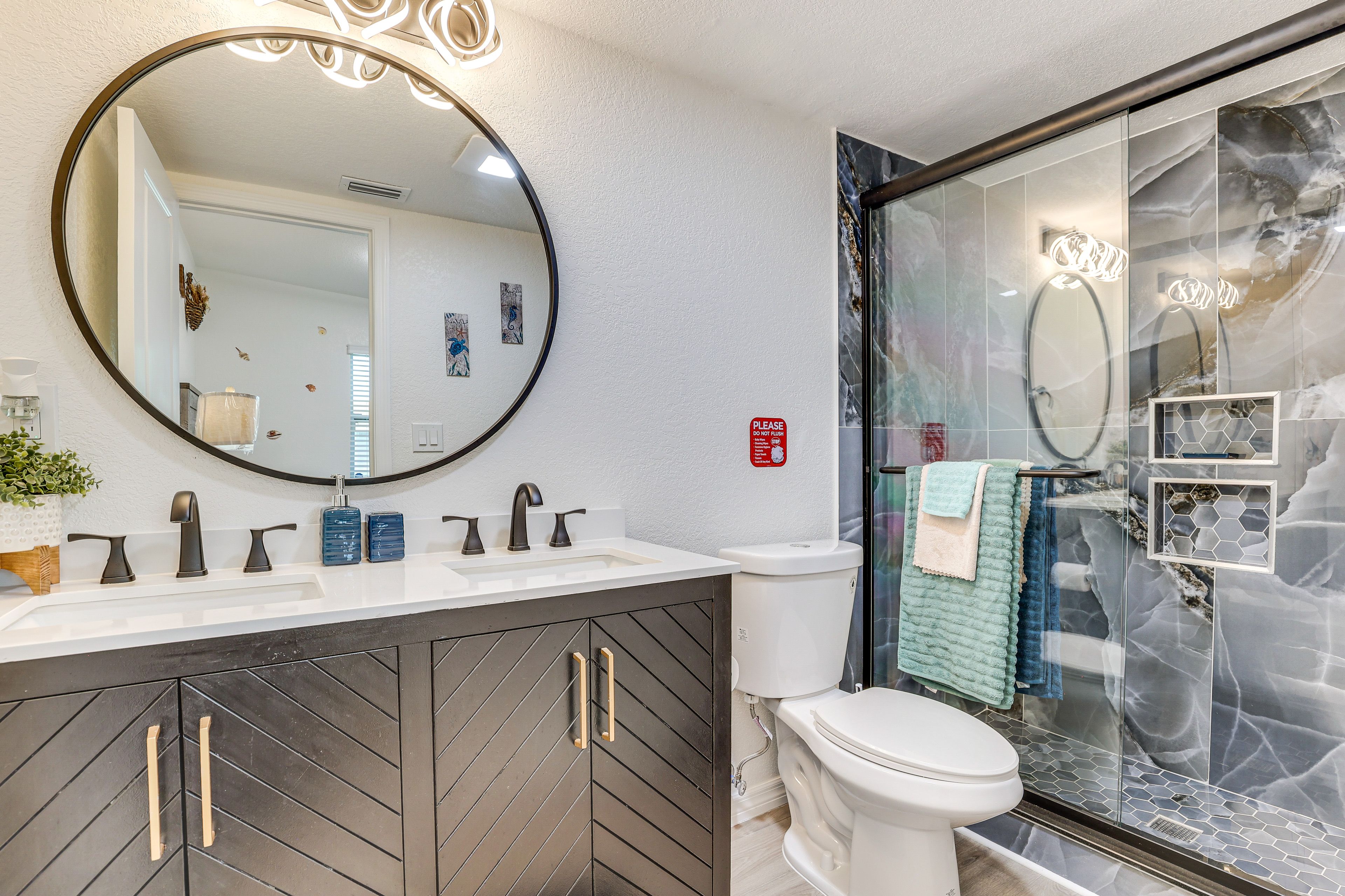 En-Suite Bathroom | Towels Provided | Hair Dryer