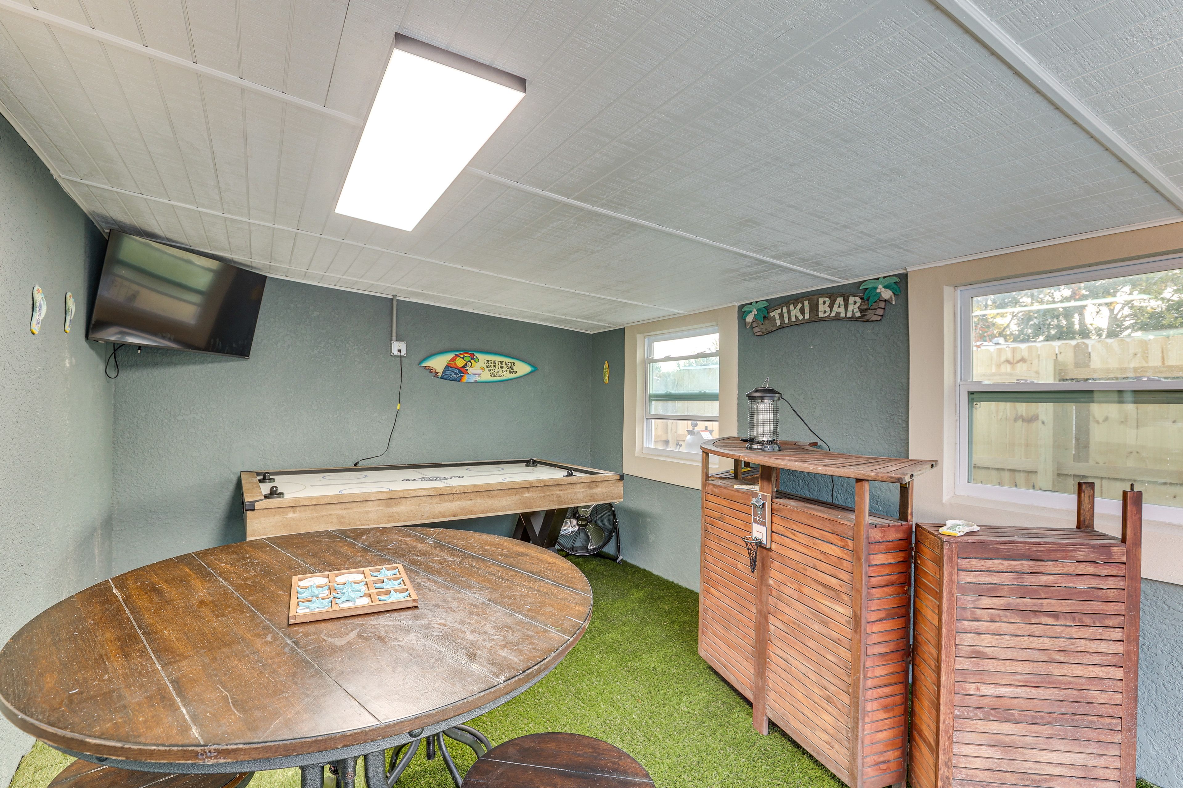 Covered Patio | Bar | Air Hockey Table | Self Check-In