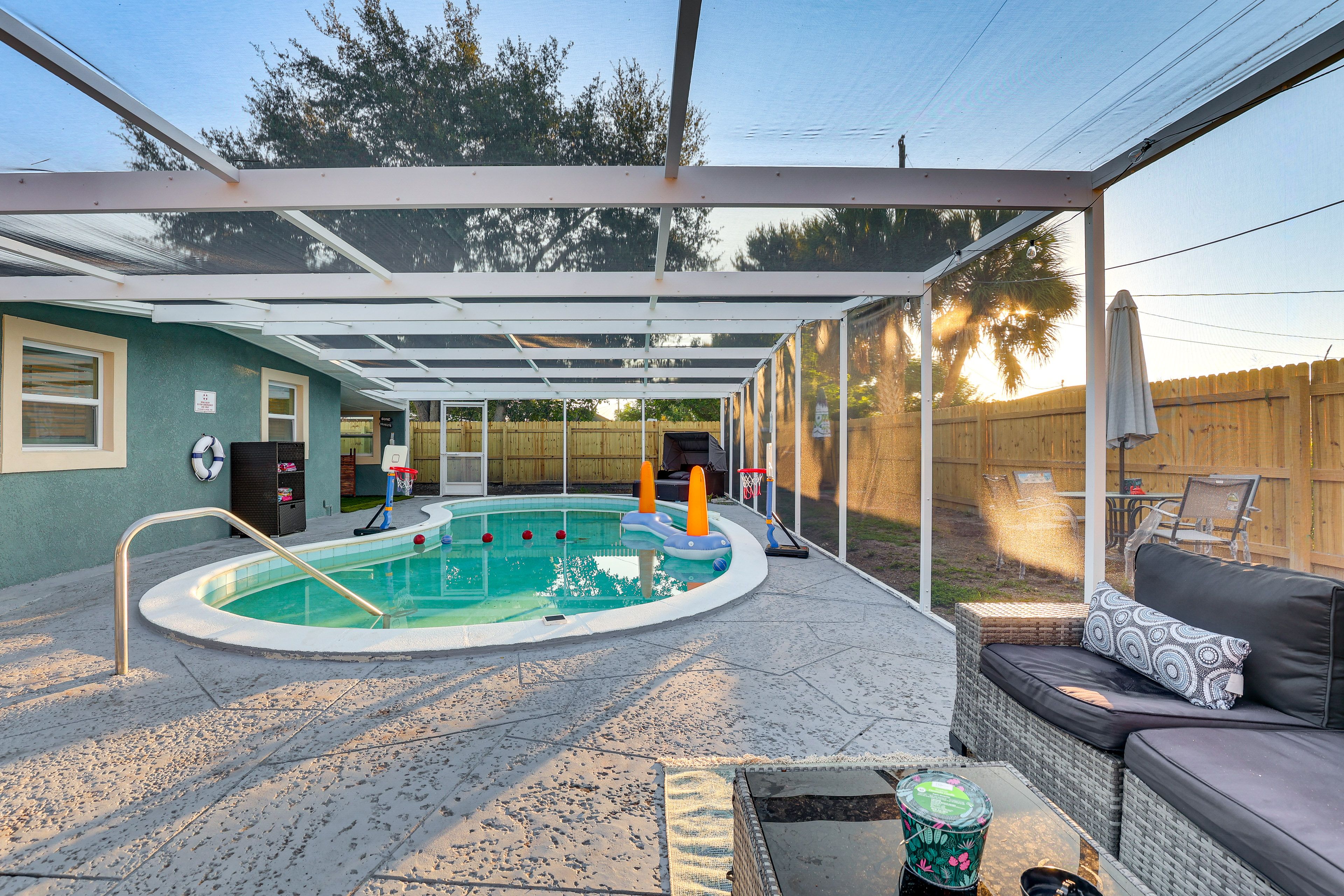 Screened Pool | Additional Outdoor Seating