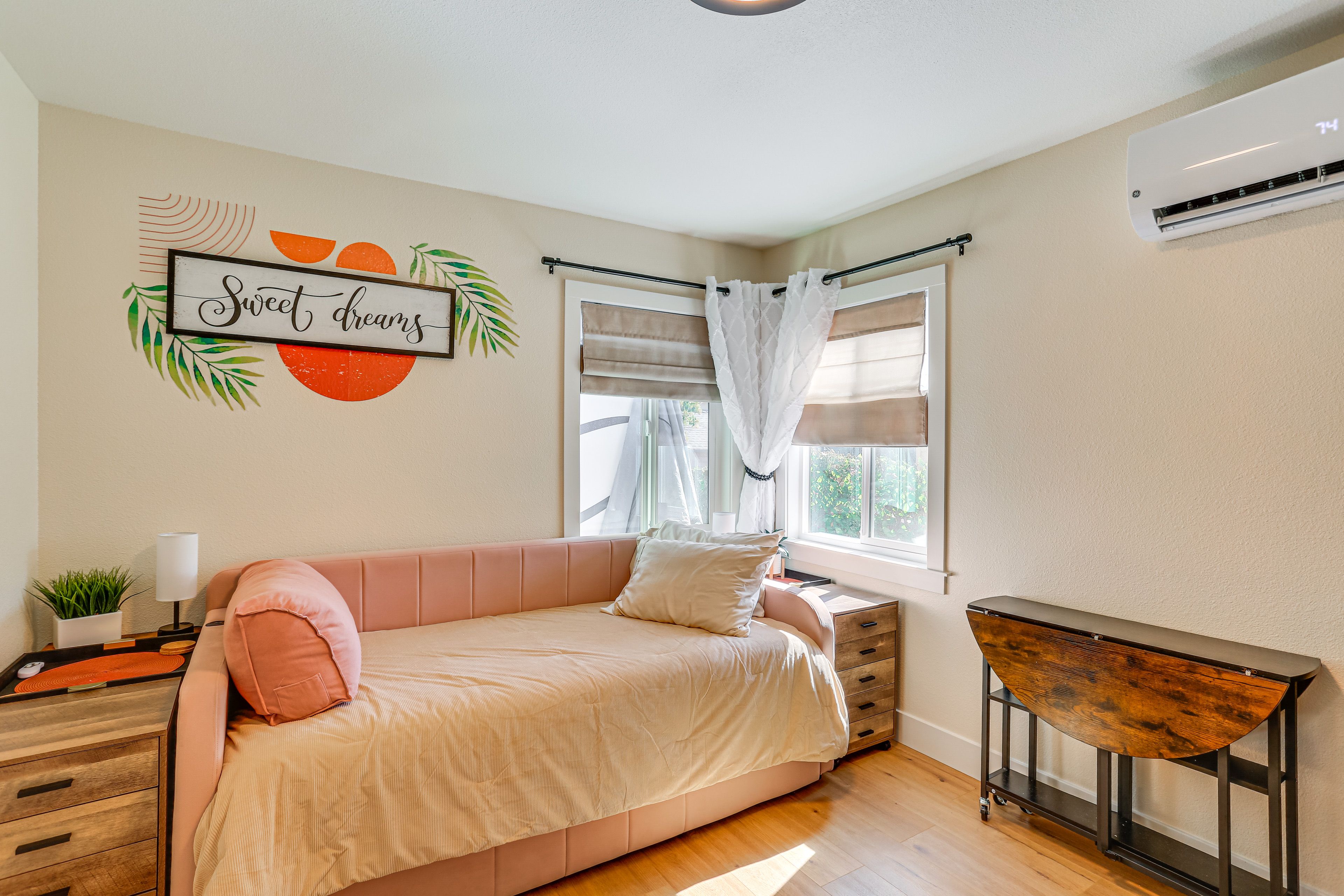 Bedroom 2 | Twin Daybed w/ Twin Trundle (Converts to King Bed)