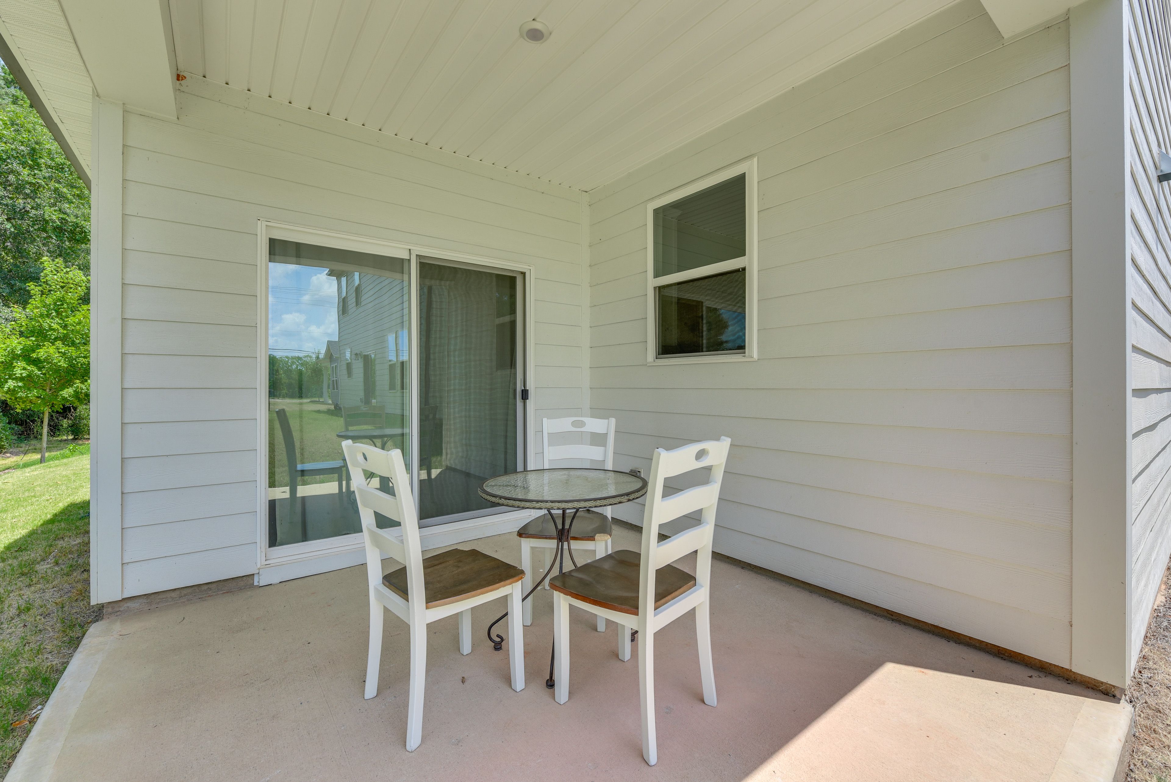 Covered Patio | Outdoor Dining Area