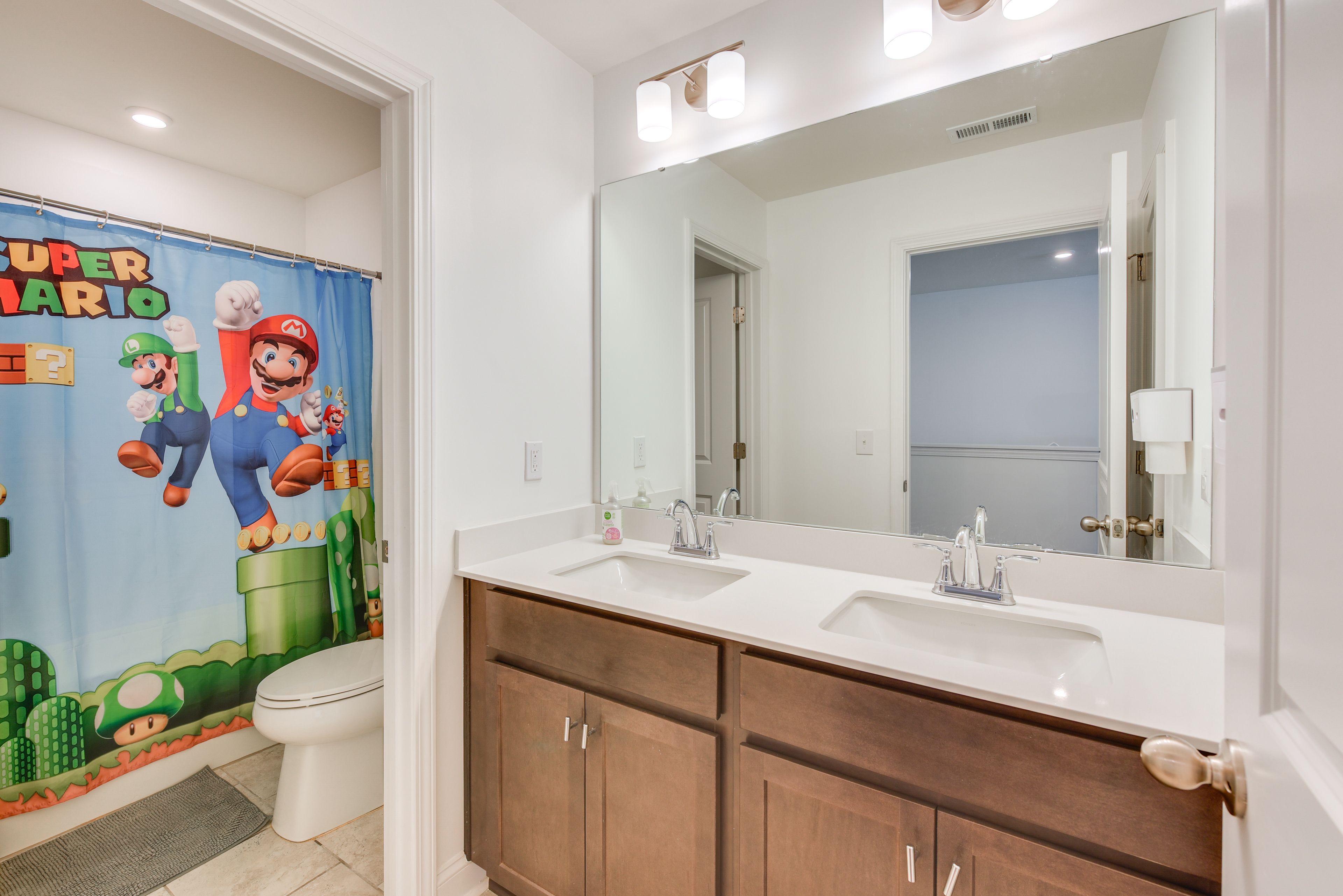 Full Bathroom | 2nd Floor