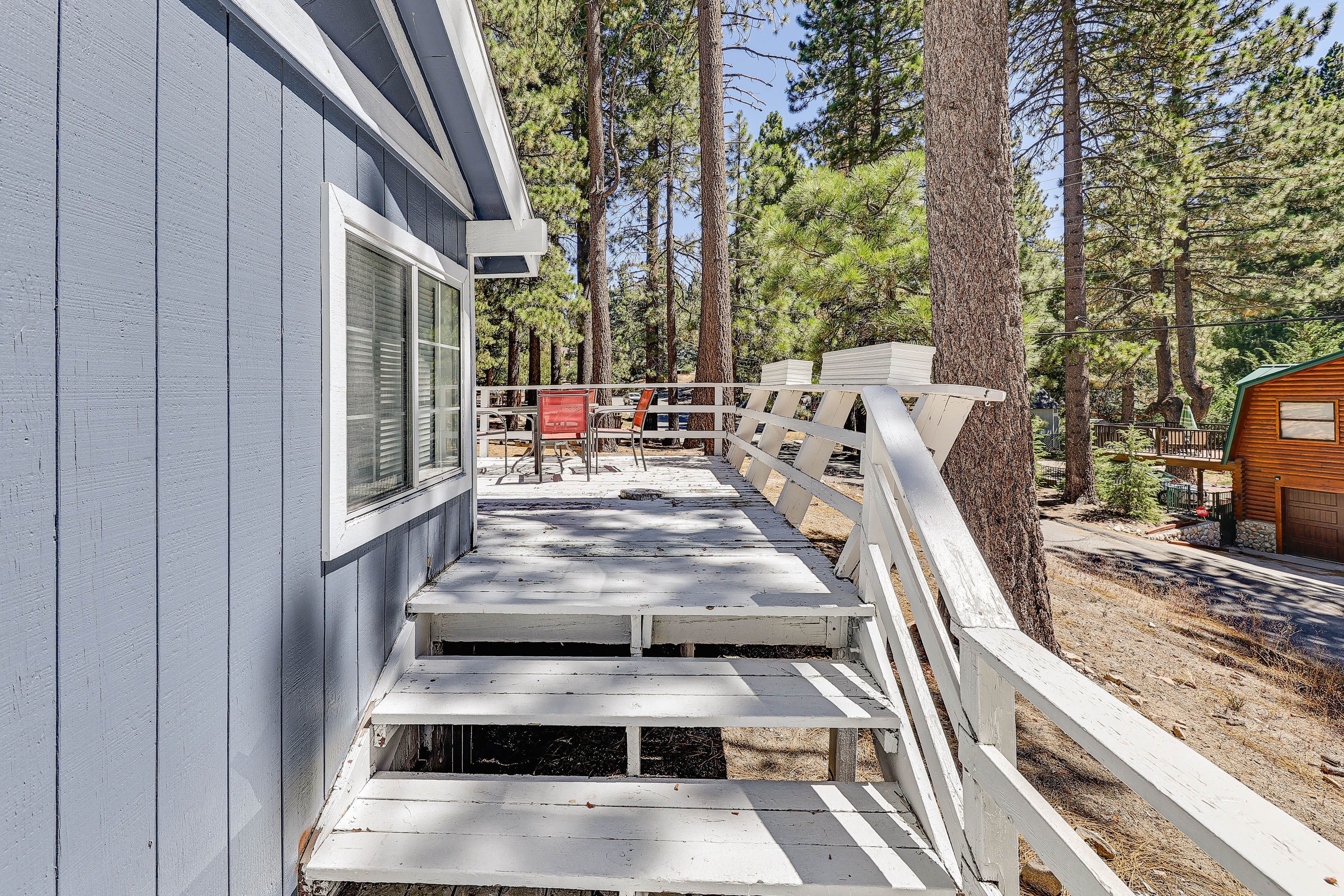 Cabin Exterior | Deck Access