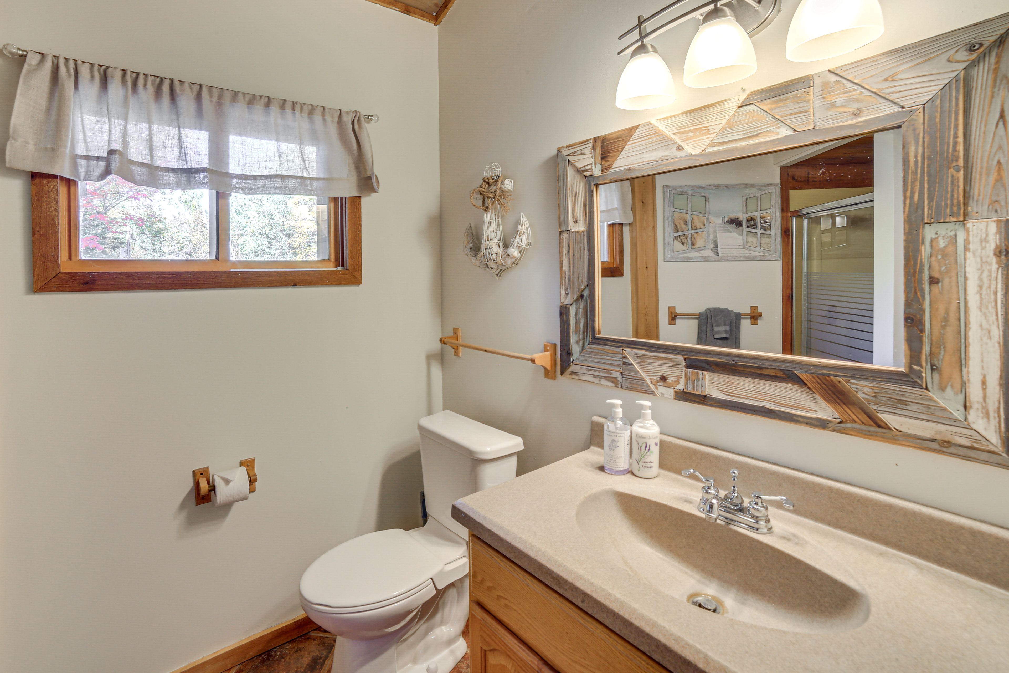 Full Bathroom | Main Floor
