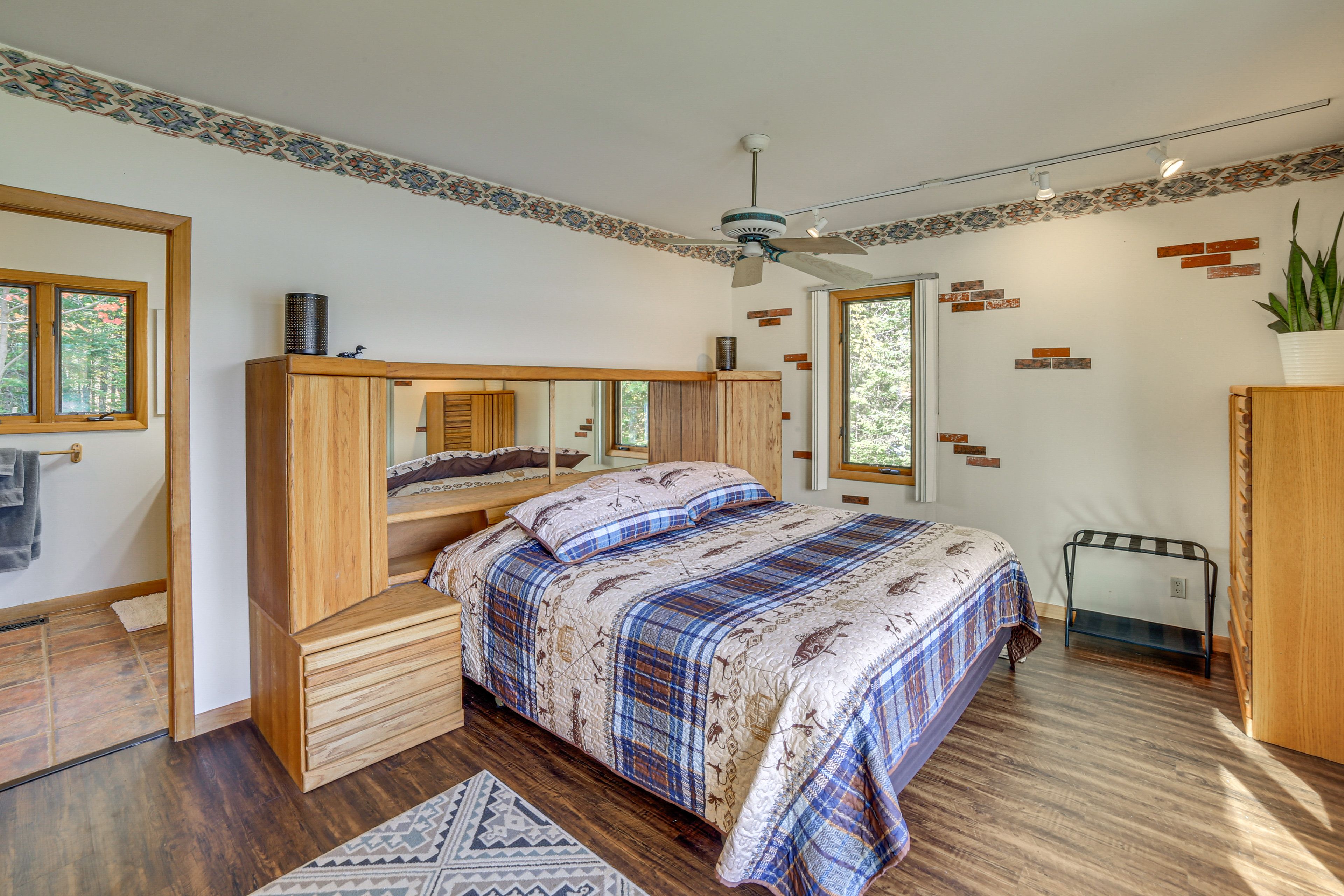 Bedroom 1 | King Bed | Main Floor