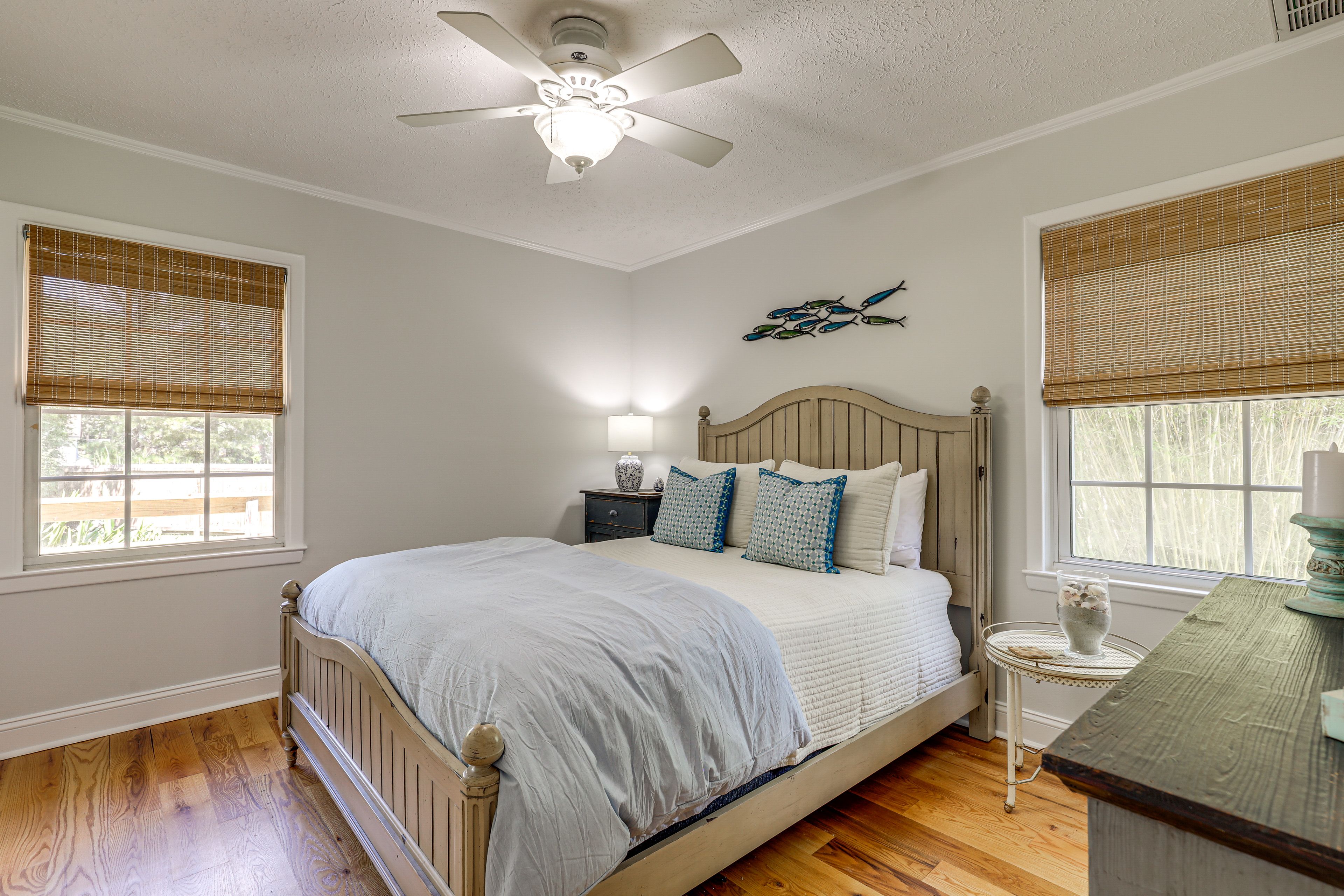 Bedroom 1 | Queen Bed