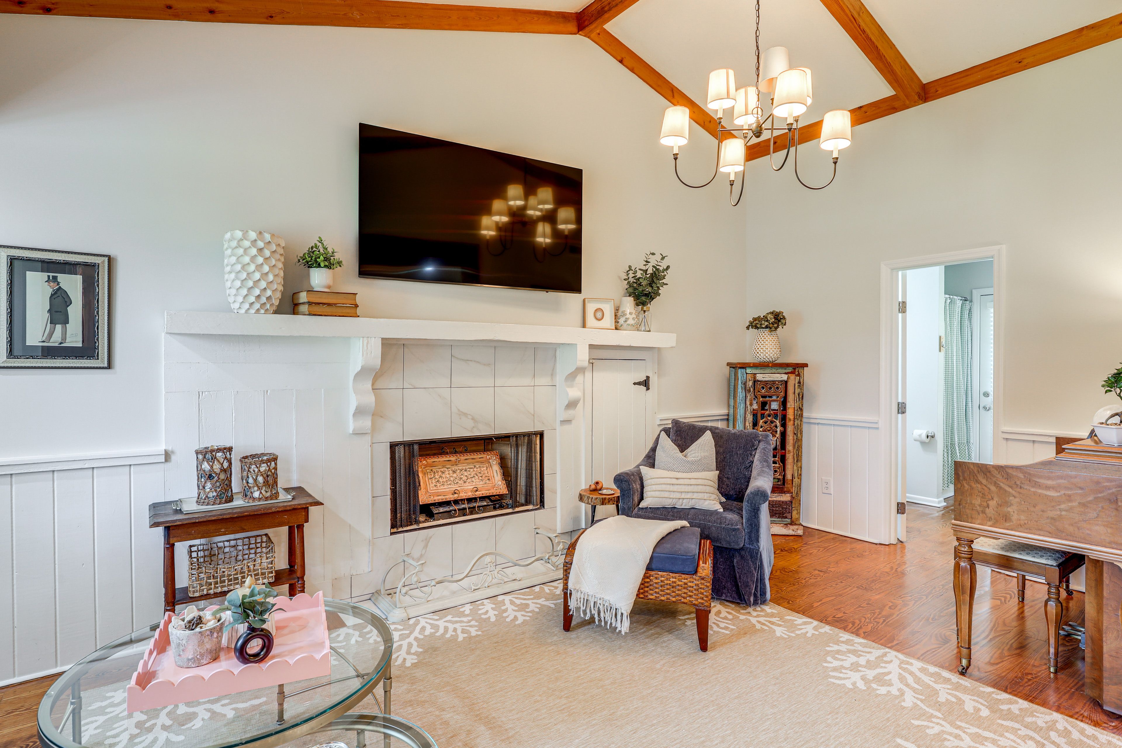 Living Room | Upright Piano | Smart TV