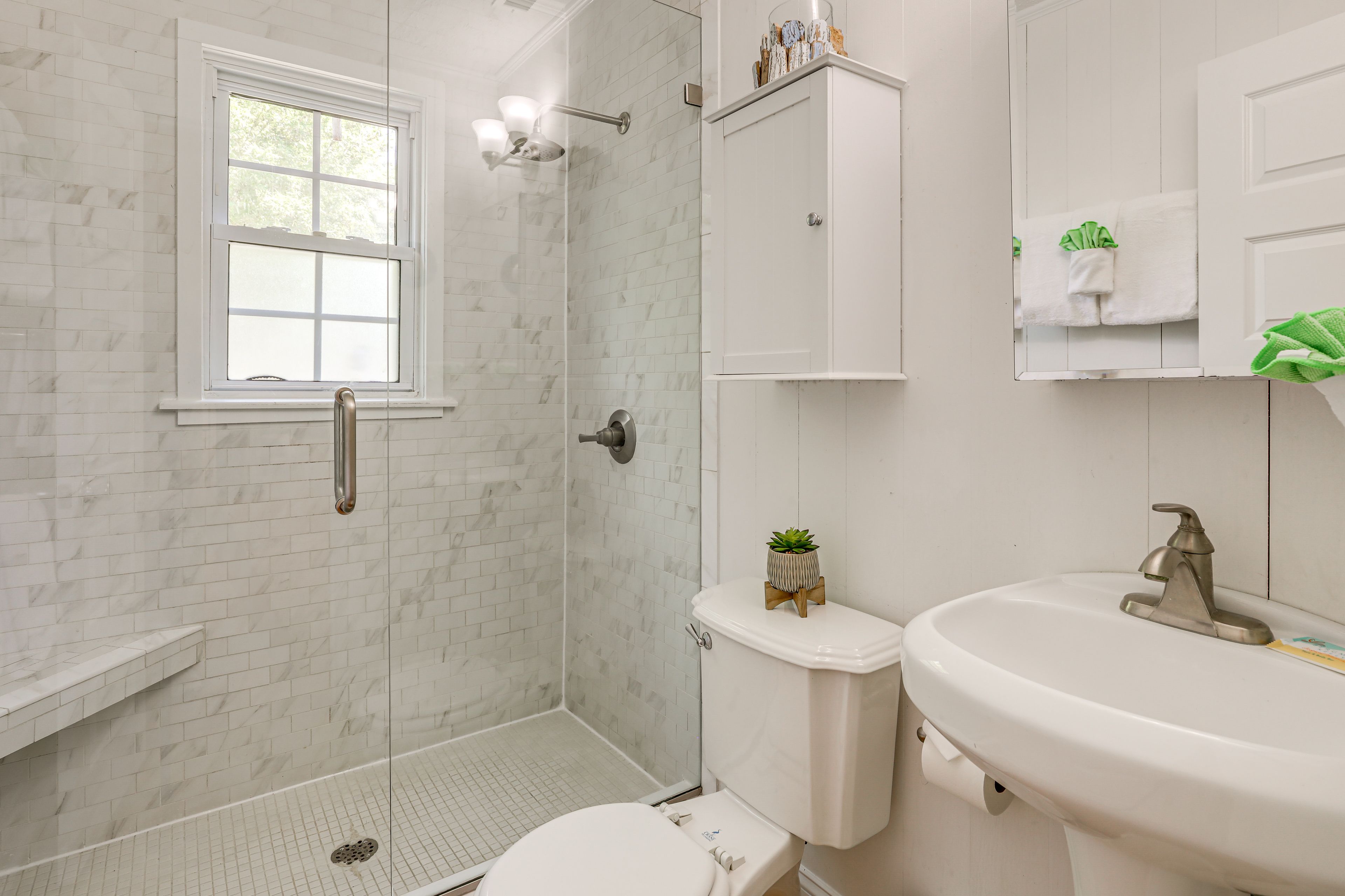 Full Bathroom | Towels & Linens Provided