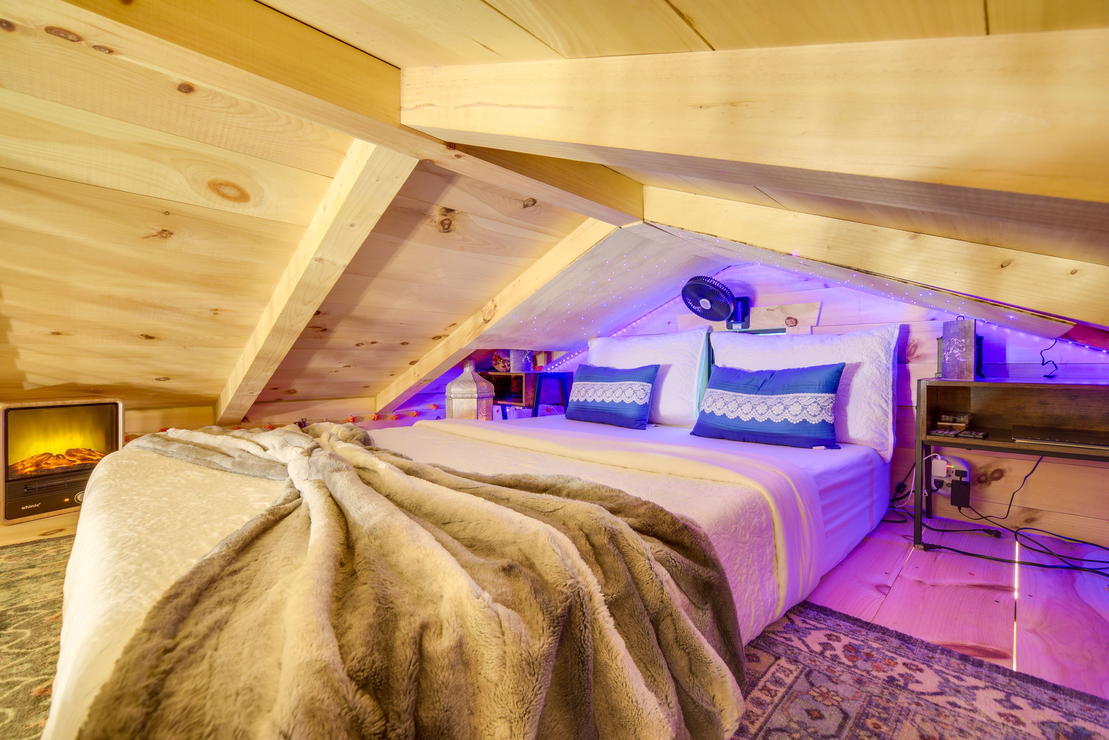 Studio | Loft | Full Floor Mattress | 2nd Floor