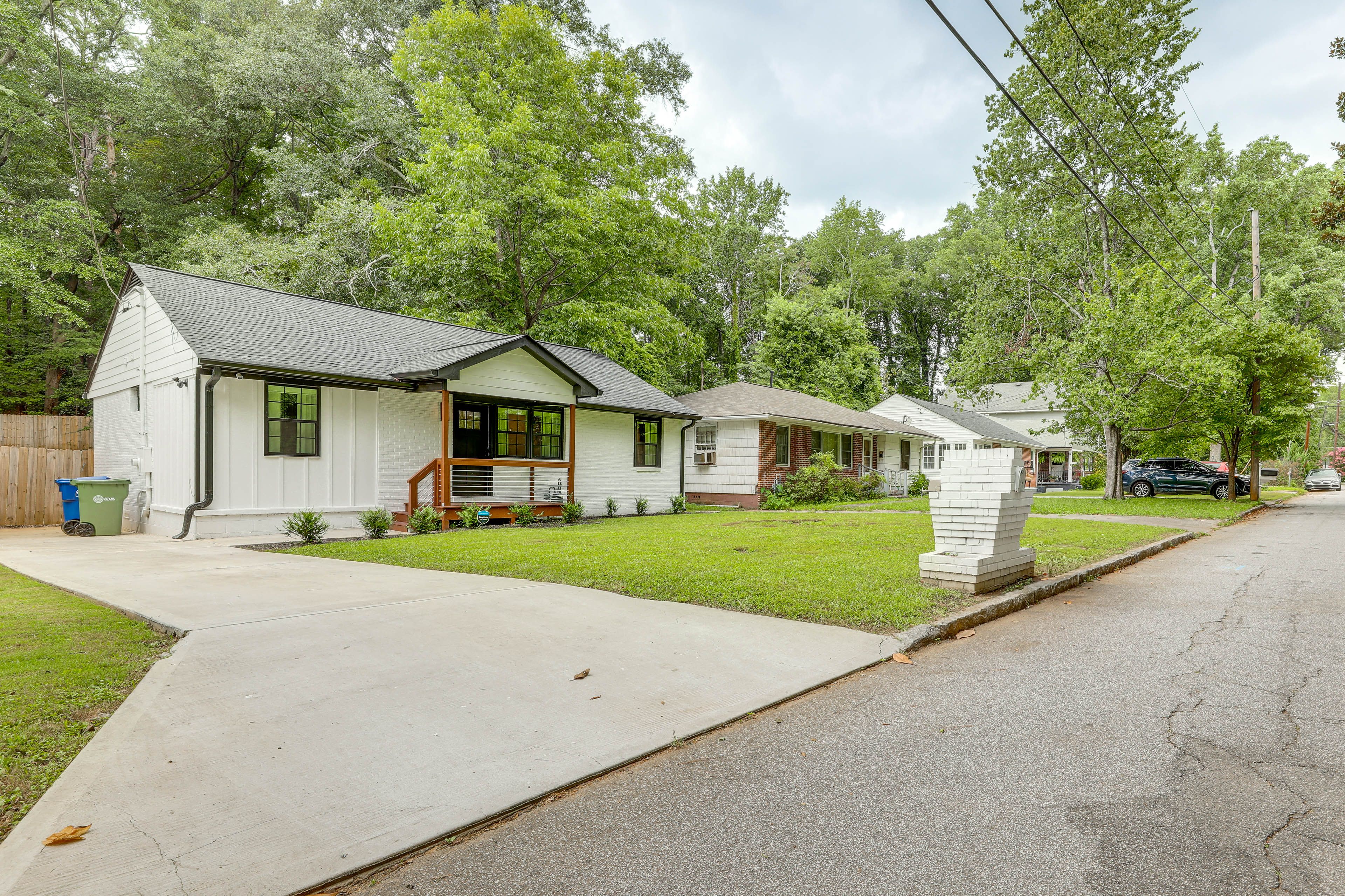 Exterior | Parking | Driveway (3 Vehicles)