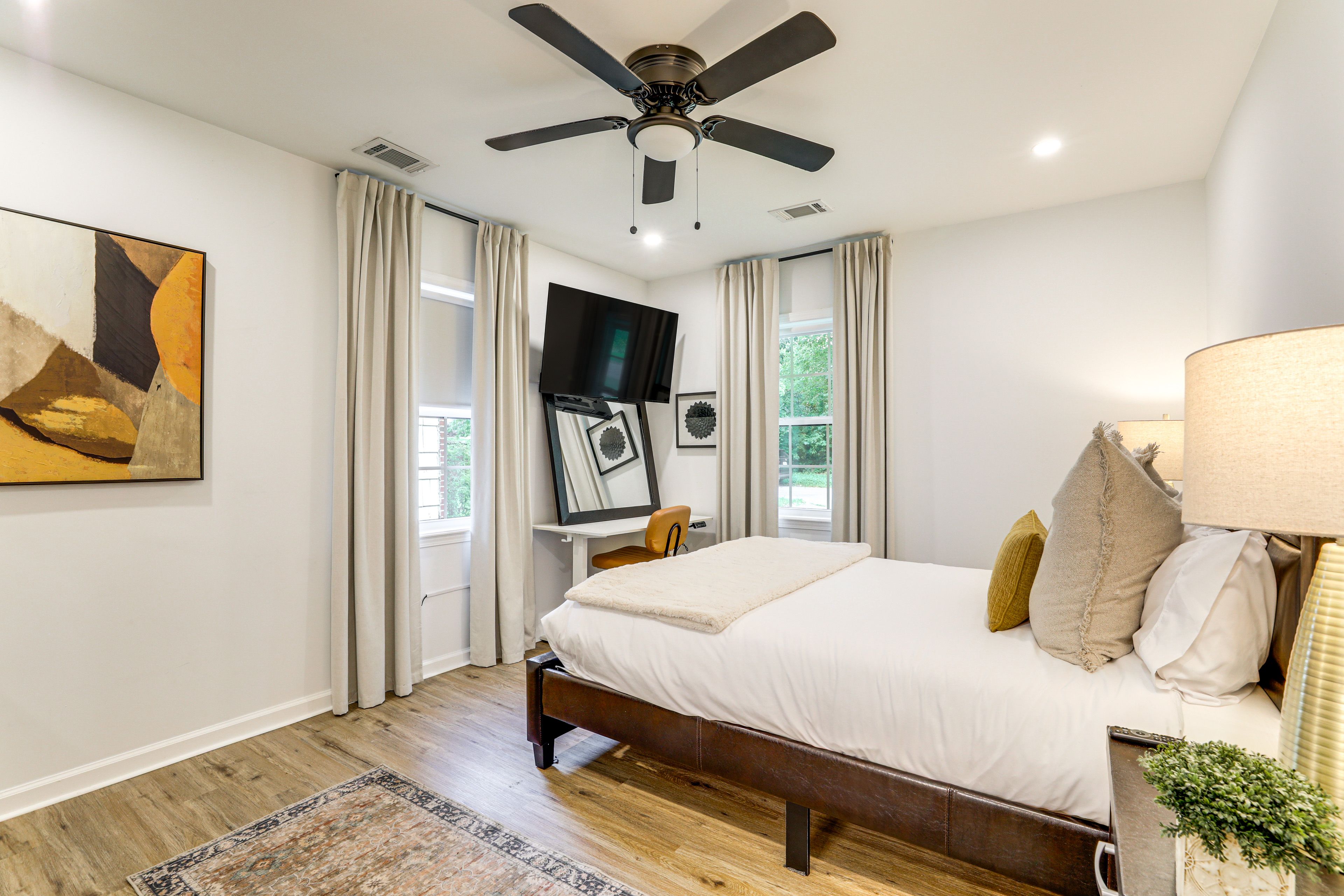 Bedroom 1 | Queen Bed | Flat-Screen TV | En-Suite Bathroom