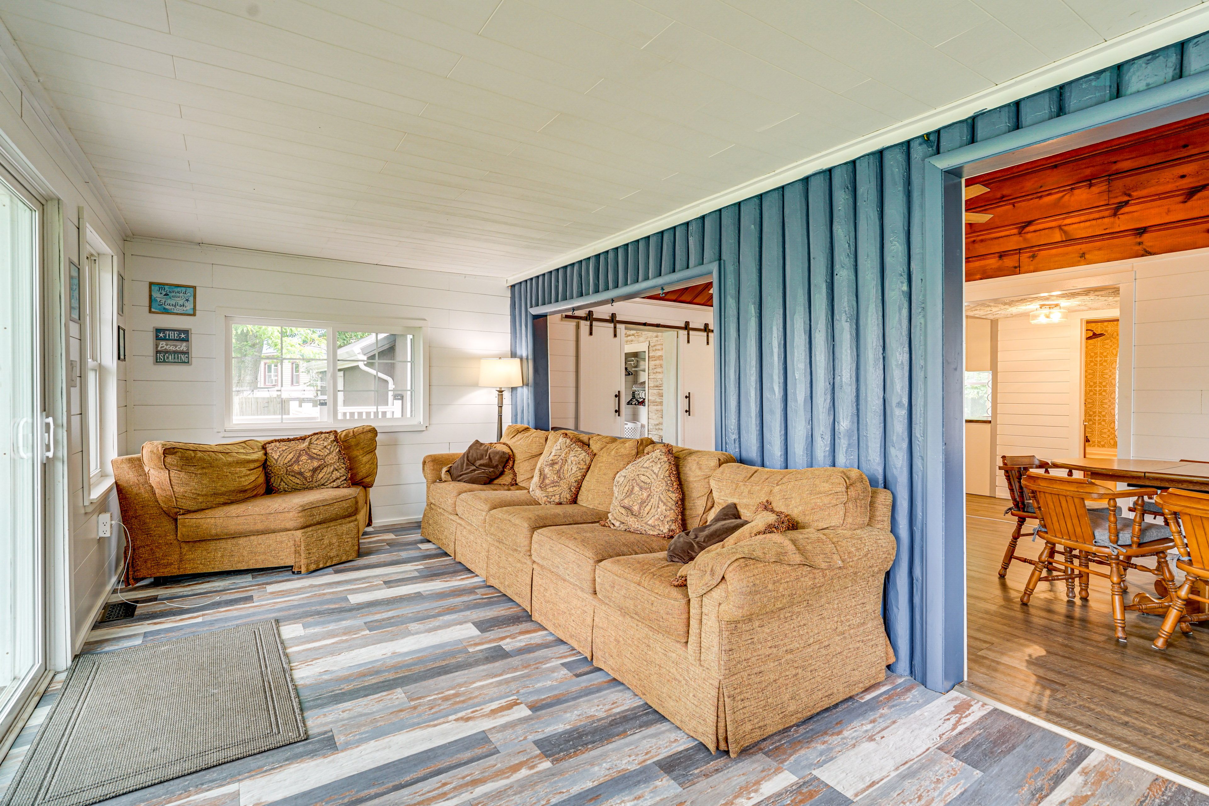 Living Room | Water Views | Free WiFi