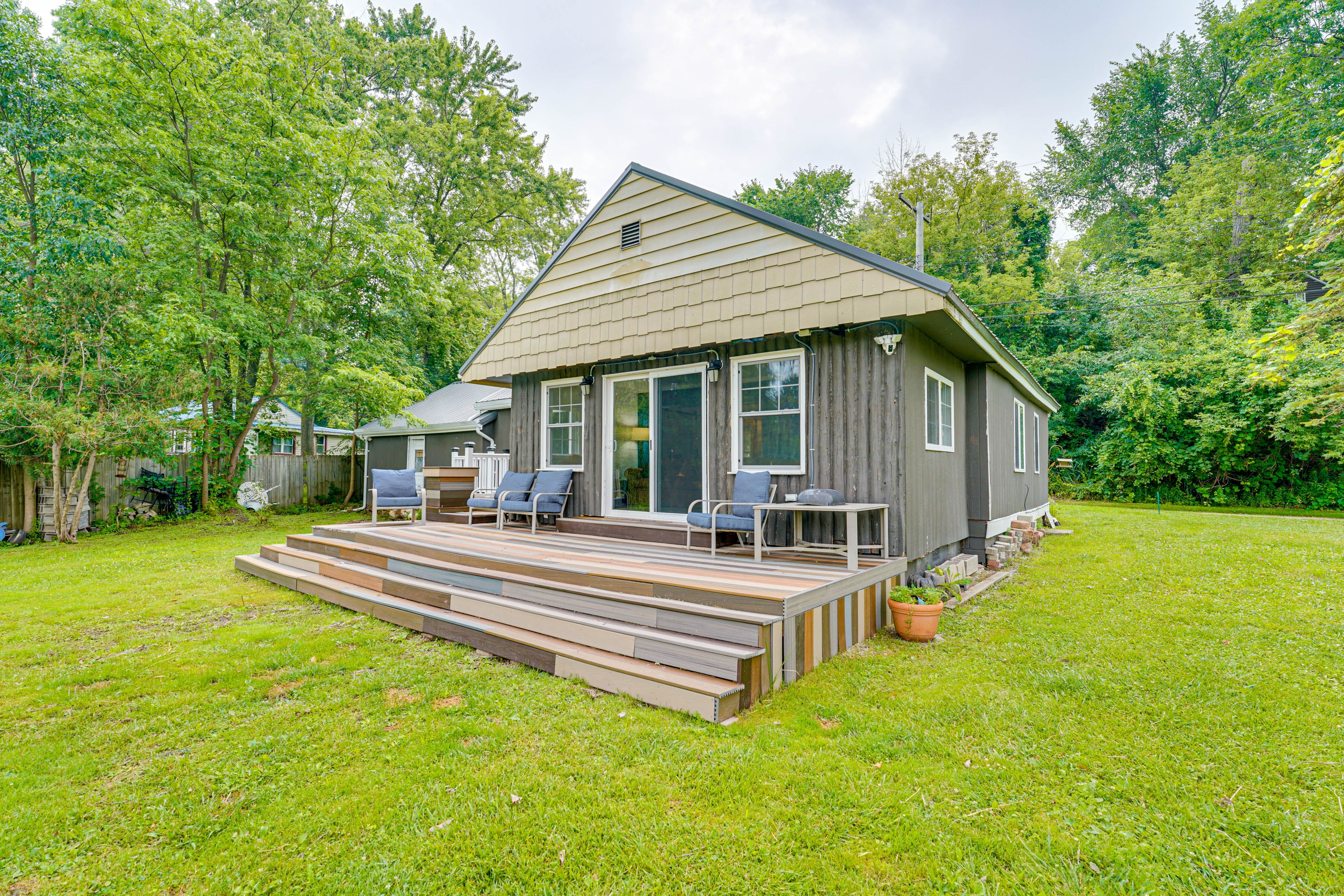 Oakland Township Vacation Rental | 2BR | 1BA | 1,100 Sq Ft | 2 Steps to Enter