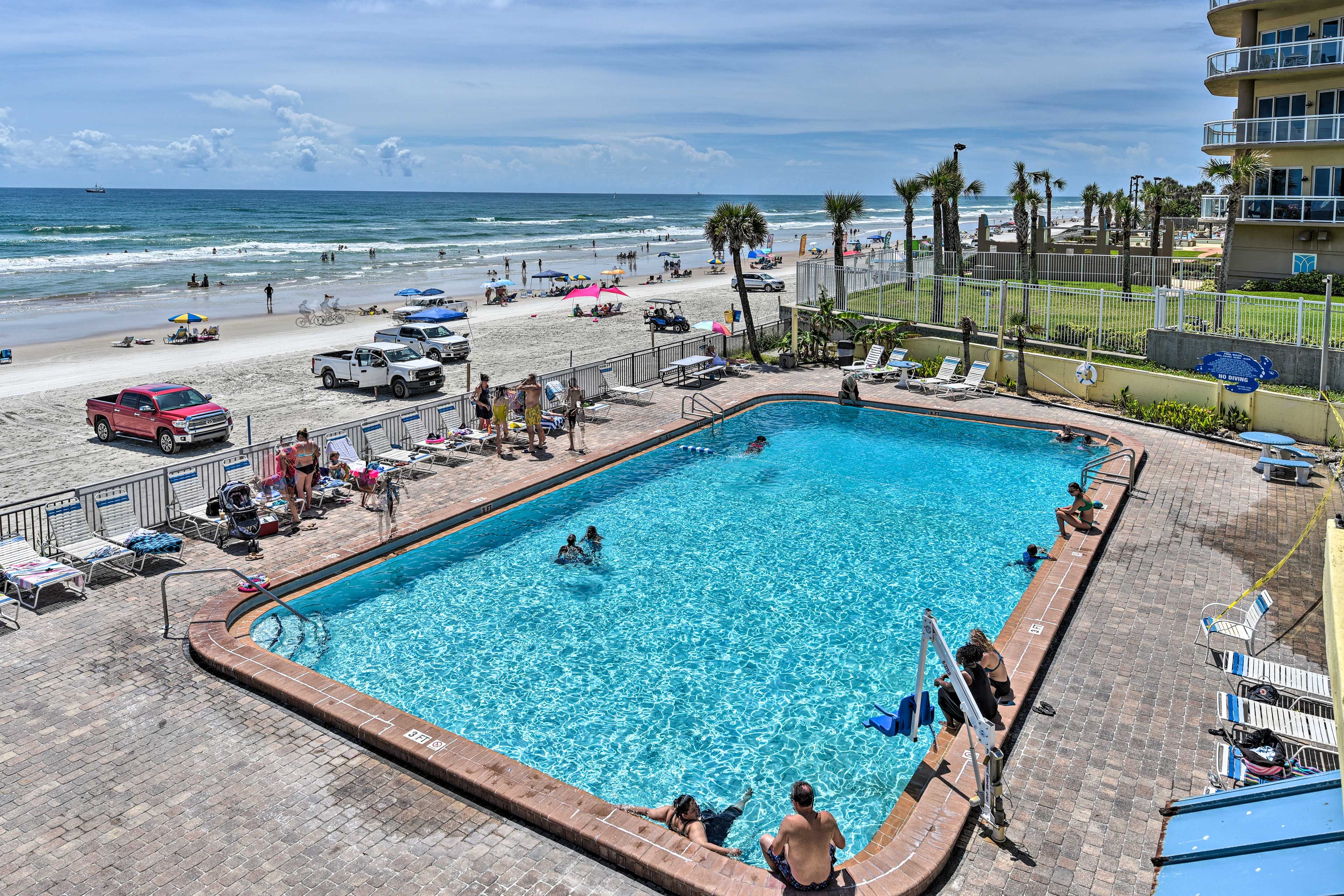 Community Pool | Oceanside Inn