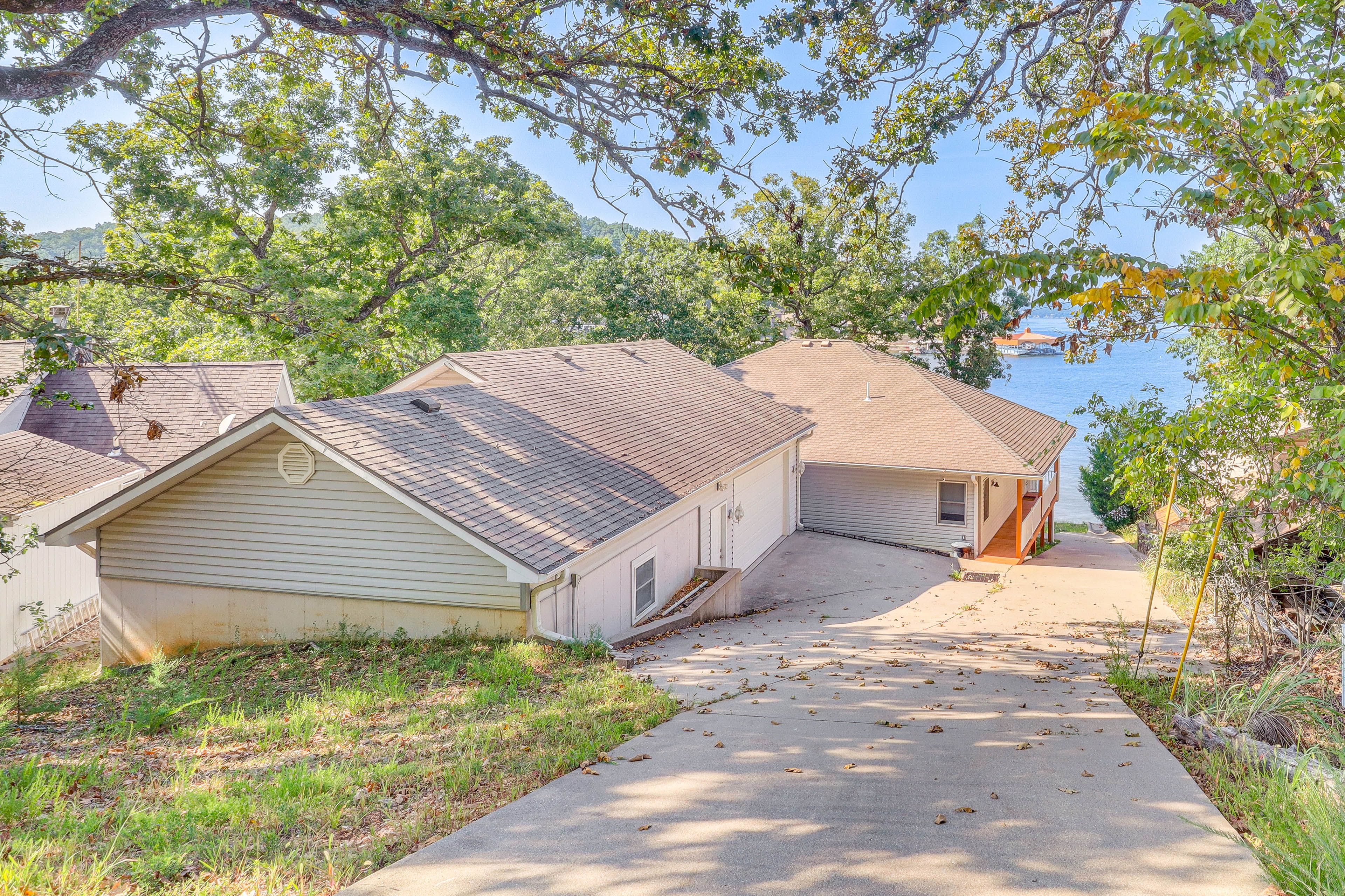 Parking | Driveway (3 Vehicles) | Street