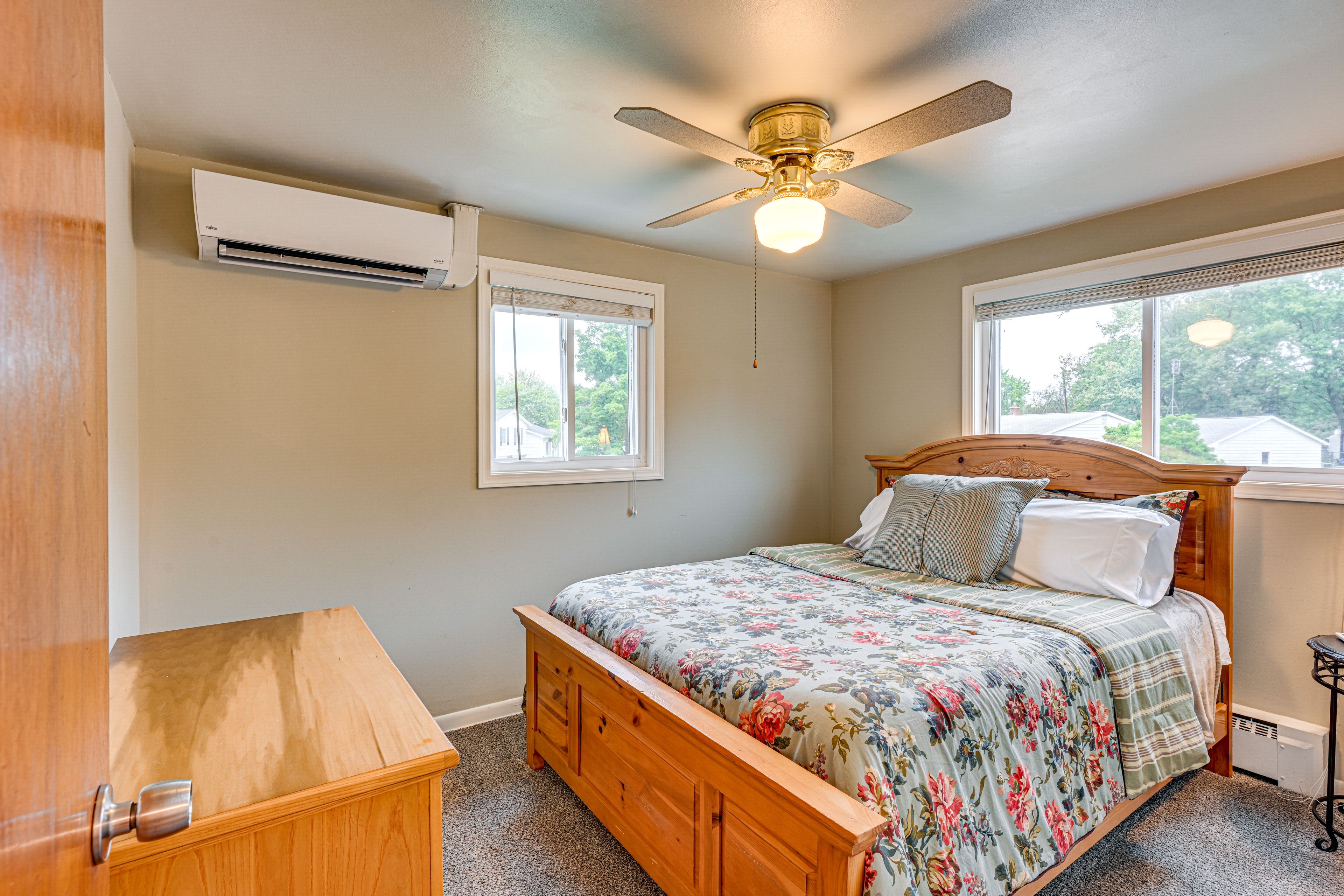 Bedroom 1 | 2nd Floor | Queen Bed