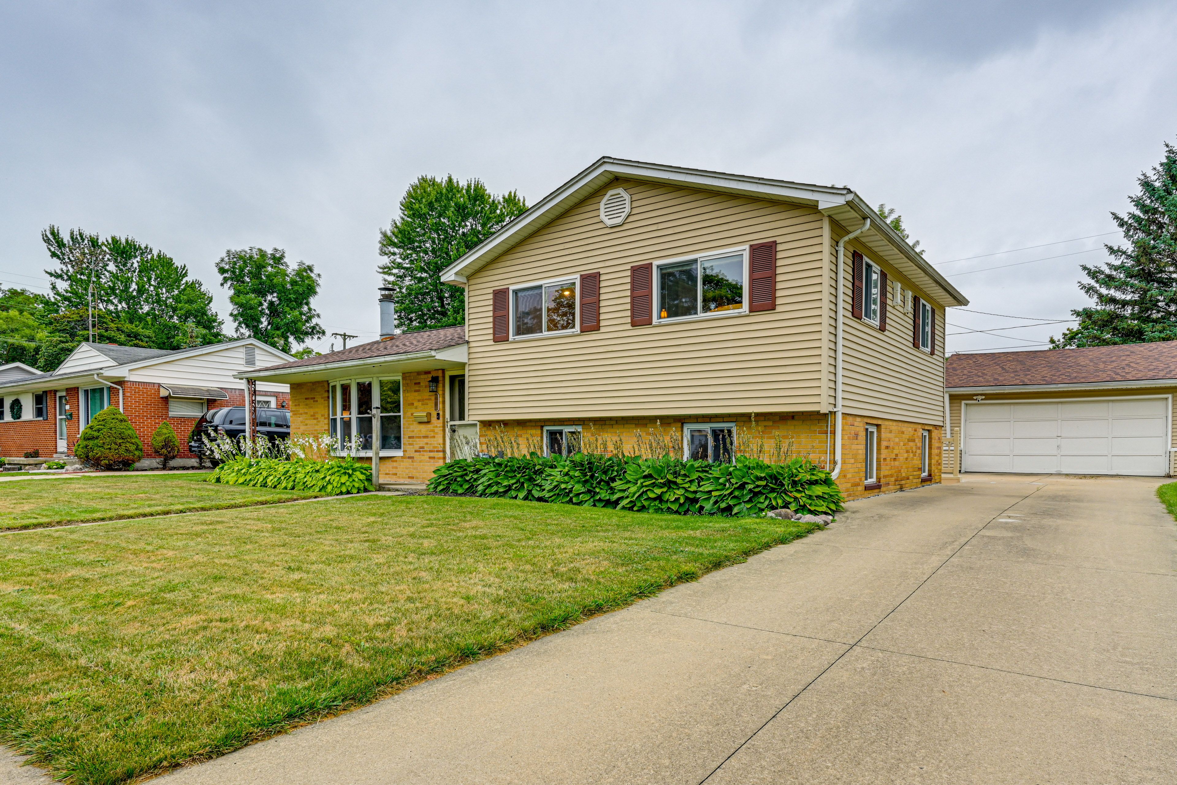 Parking | Driveway (3 Vehicles)