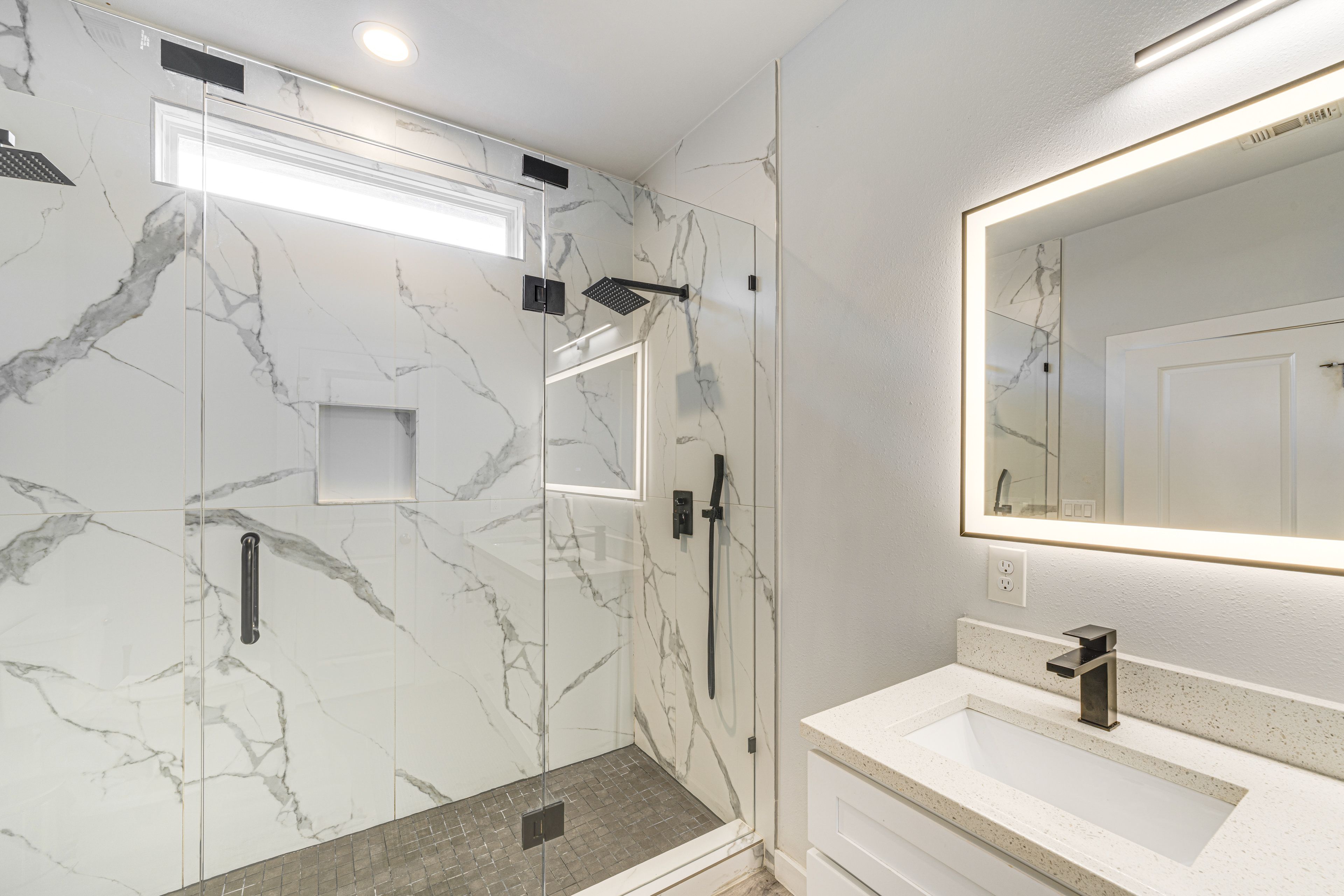 Full Bathroom | Towels Provided