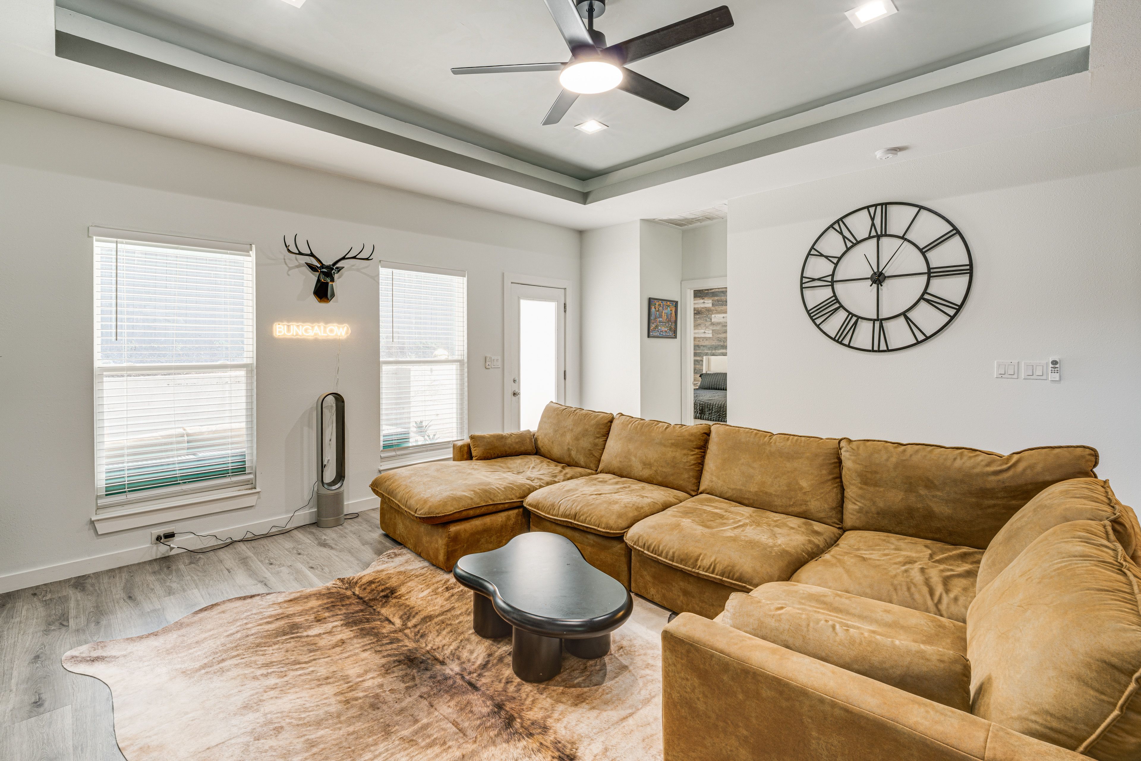 Living Room | Free WiFi | Smart TV | Pool Table