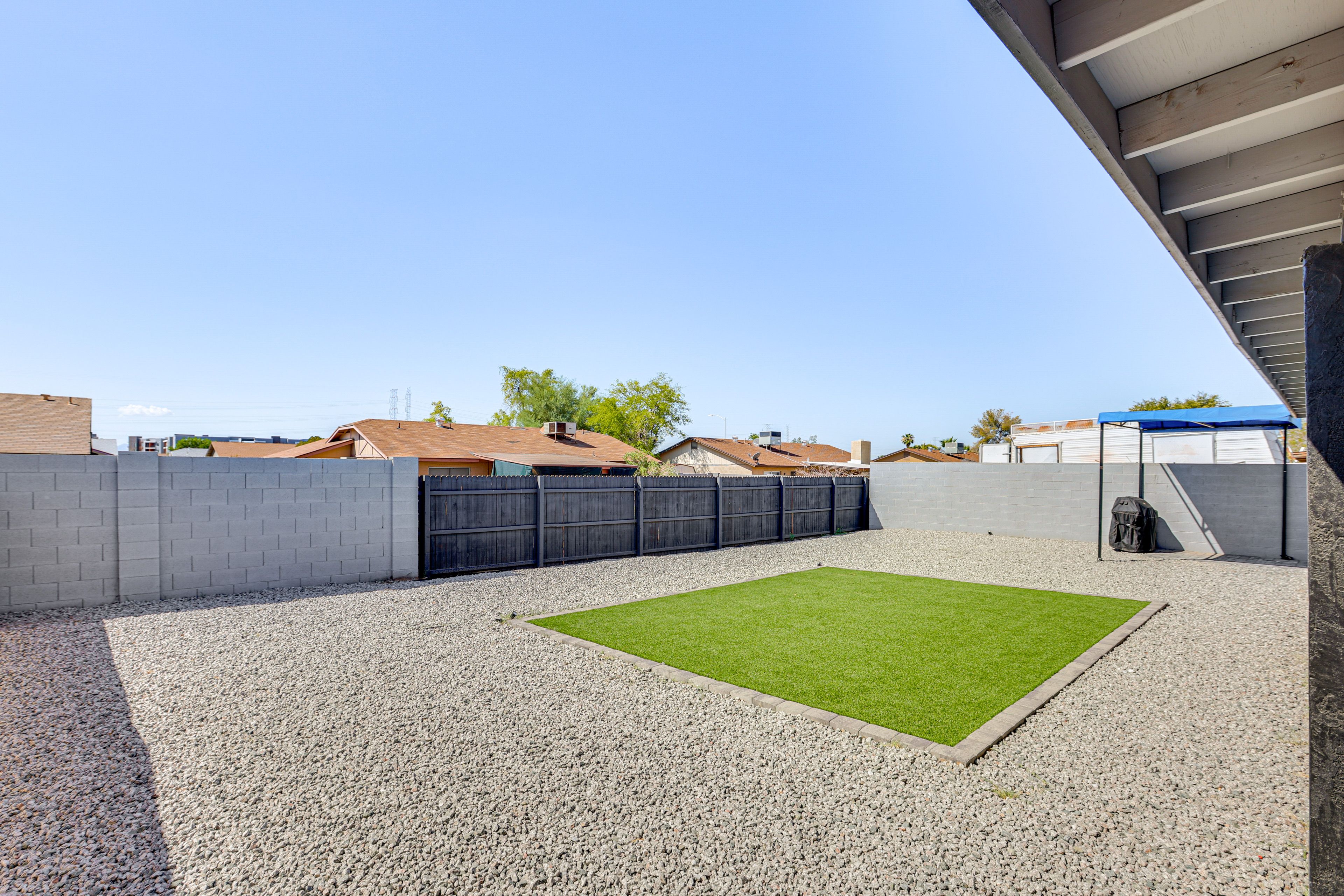 Private Backyard | Gas Grill