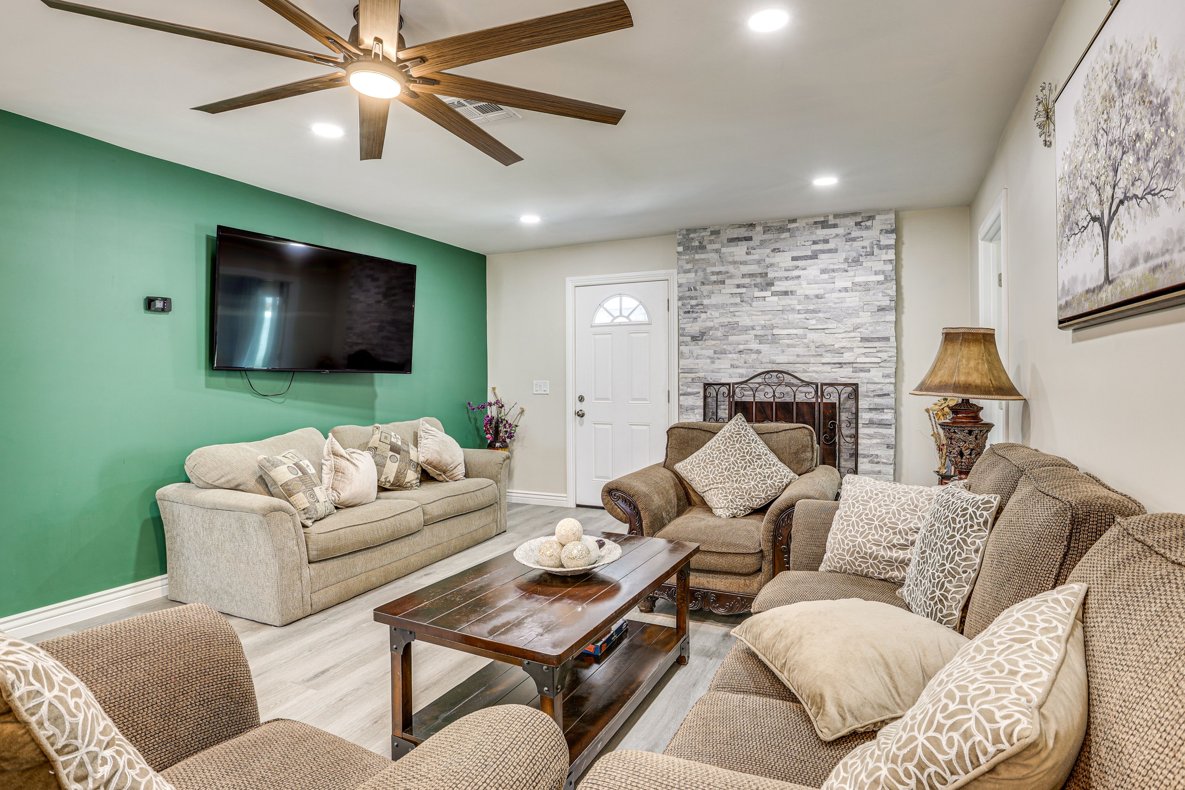 Peoria Vacation Rental | 4BR | 2BA | 1,382 Sq Ft | 1 Step Required