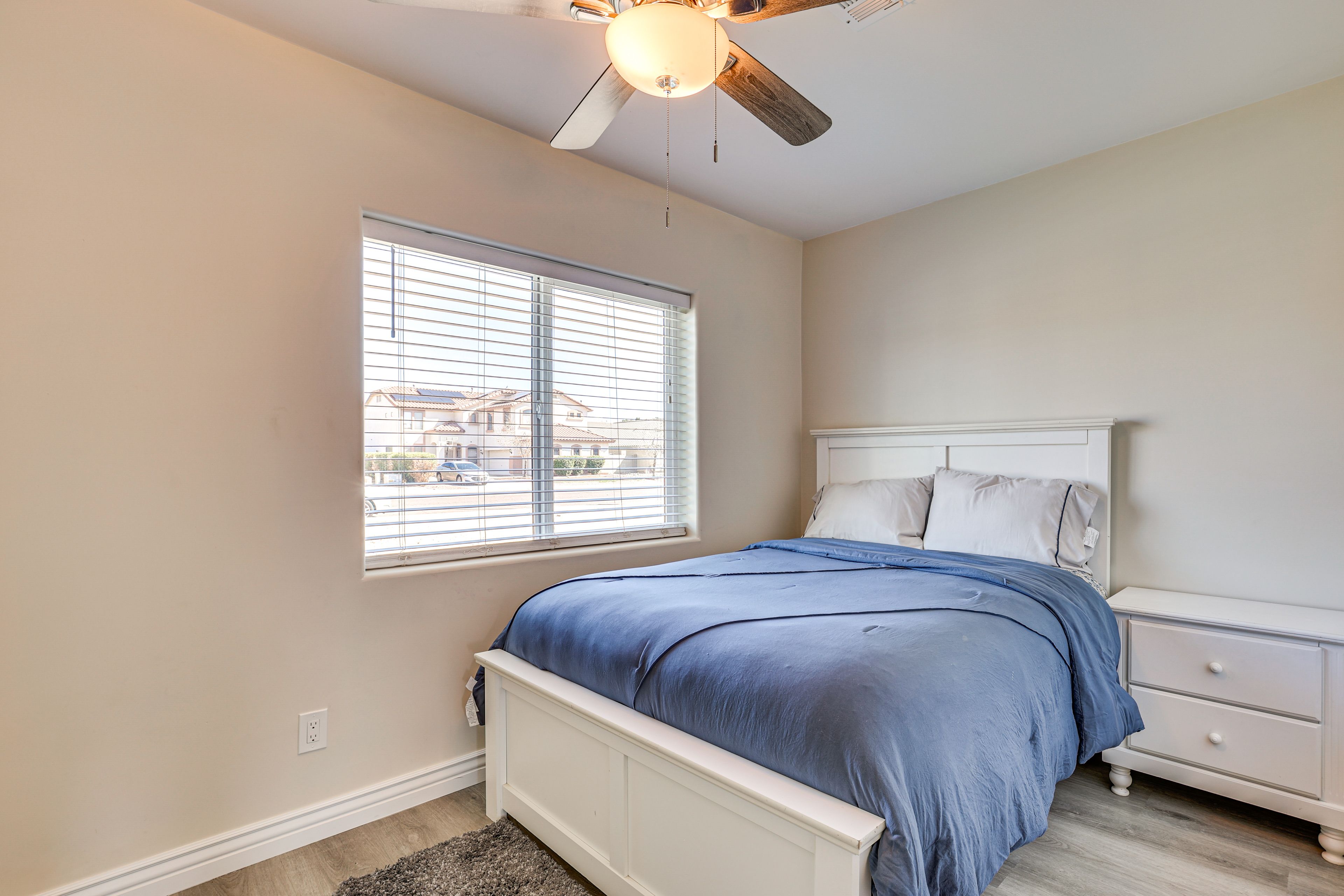 Bedroom 2 | Queen Bed