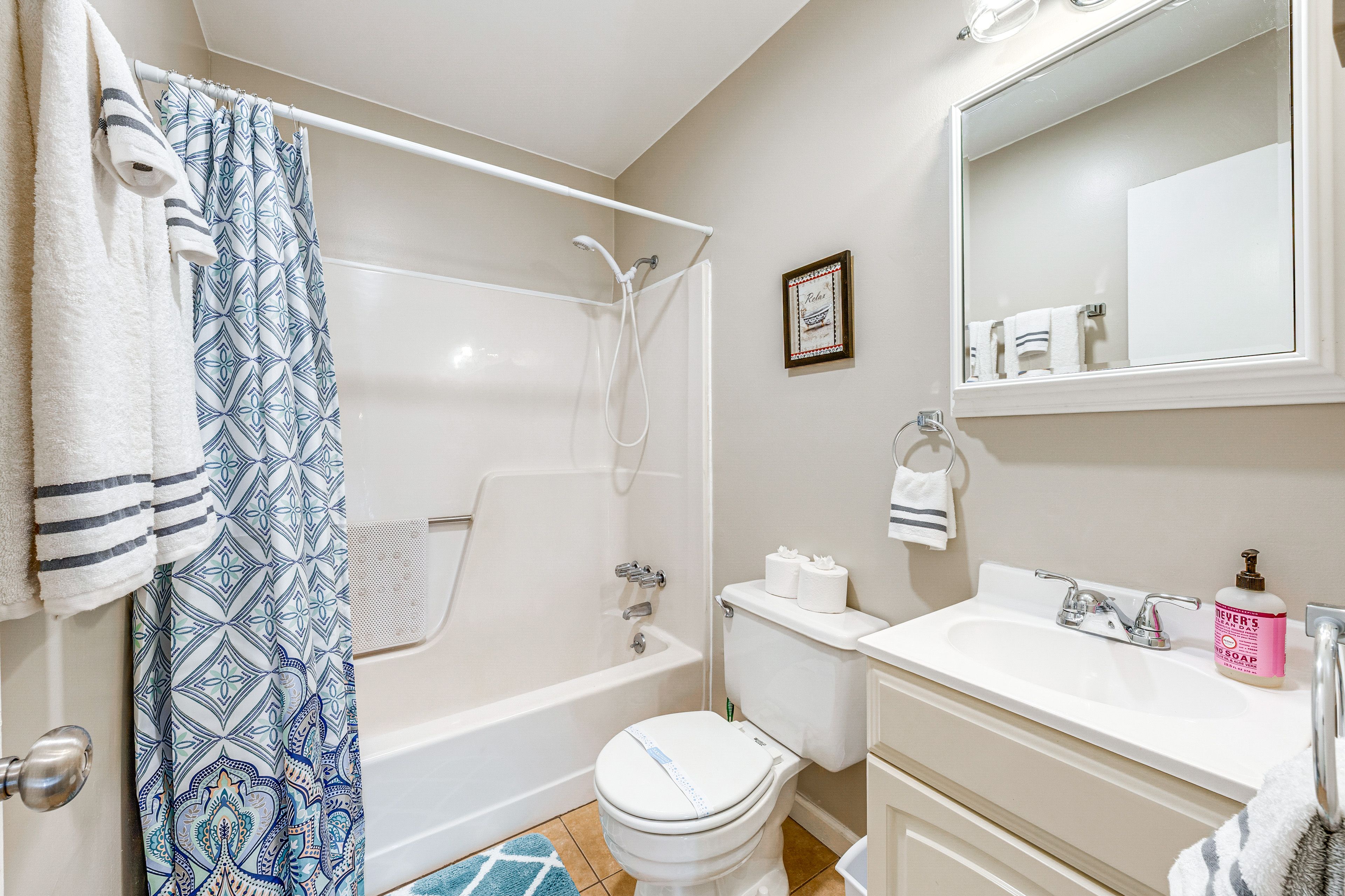 Full Bath | Towels | Hair Dryer | 1st Floor